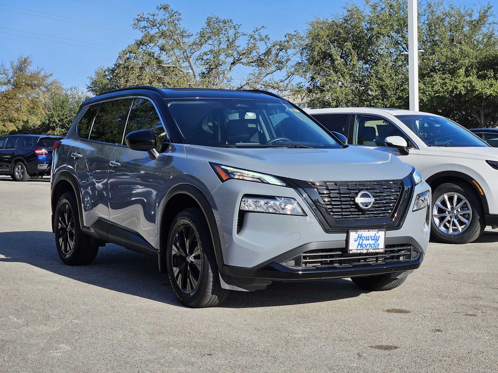 2023 Nissan Rogue SV photo 3