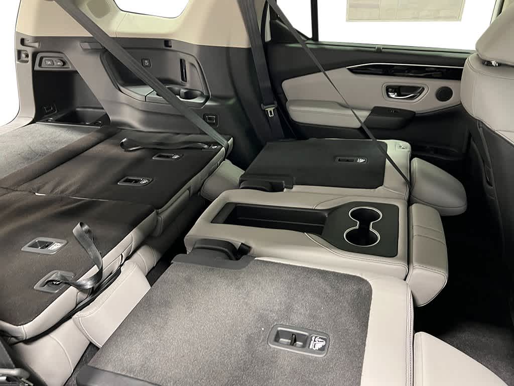 2025 Honda Pilot Touring 34