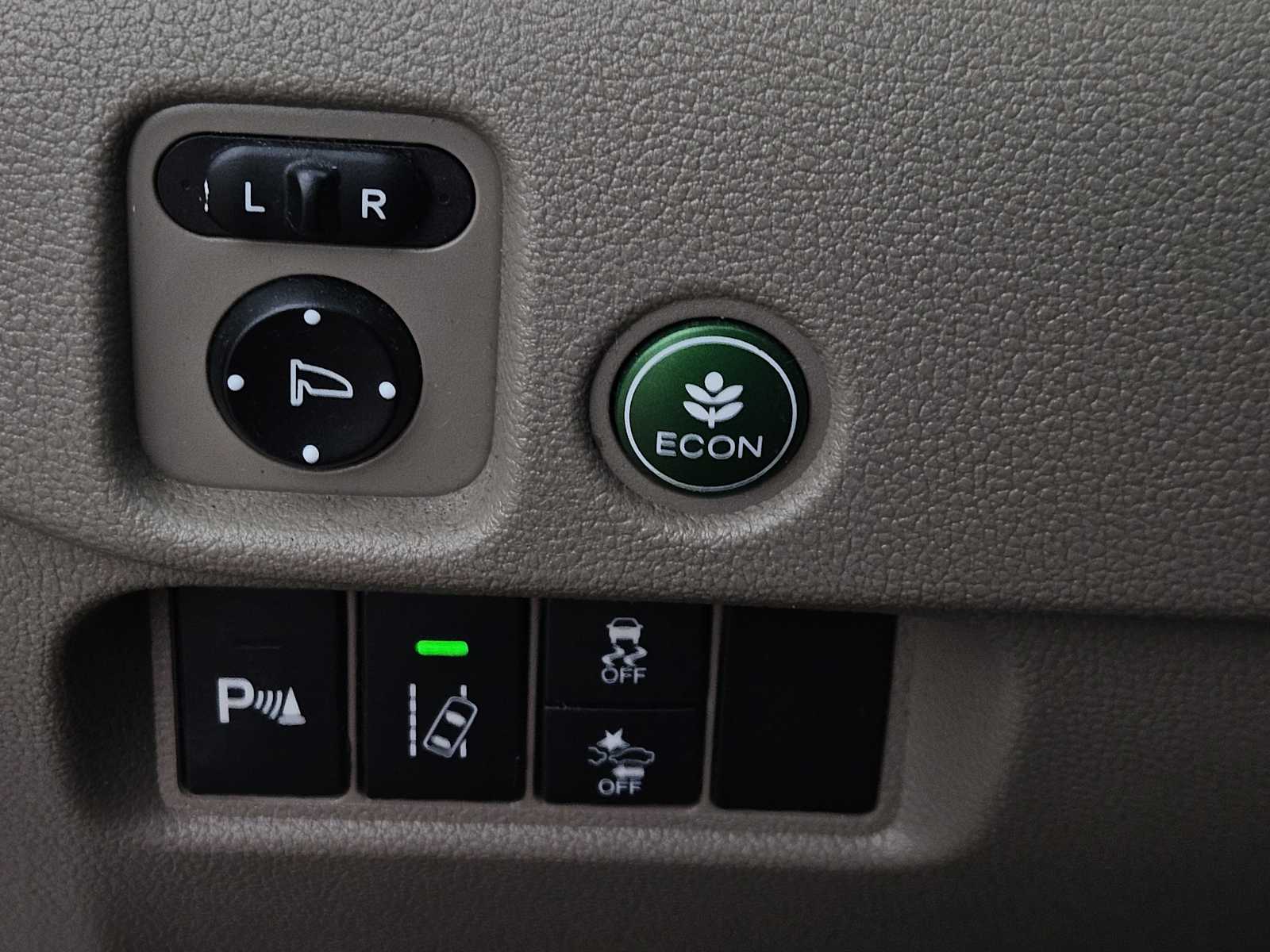 Thumbnail: 2017 Honda Pilot - 22