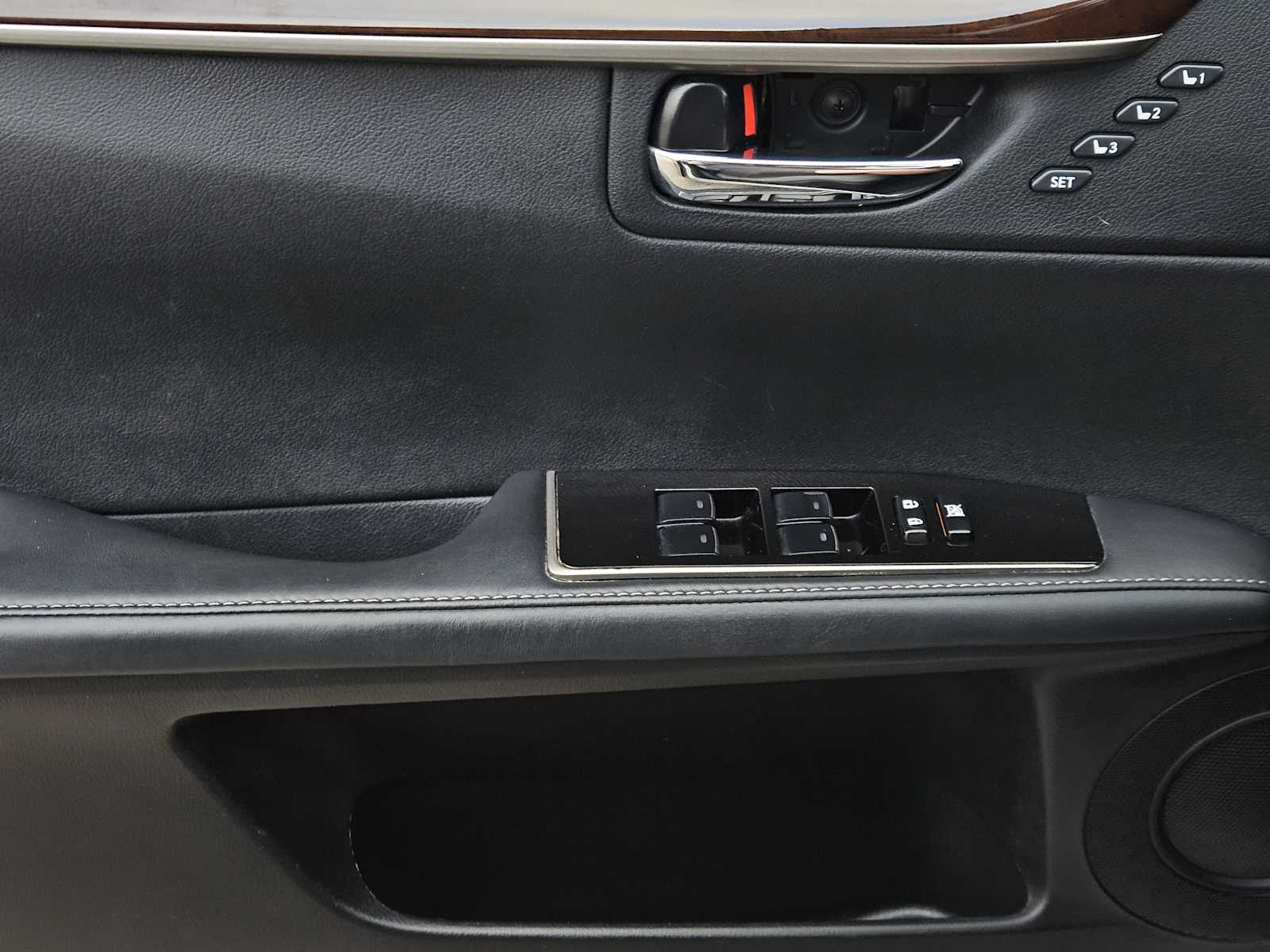 Thumbnail: 2016 Lexus ES - 22