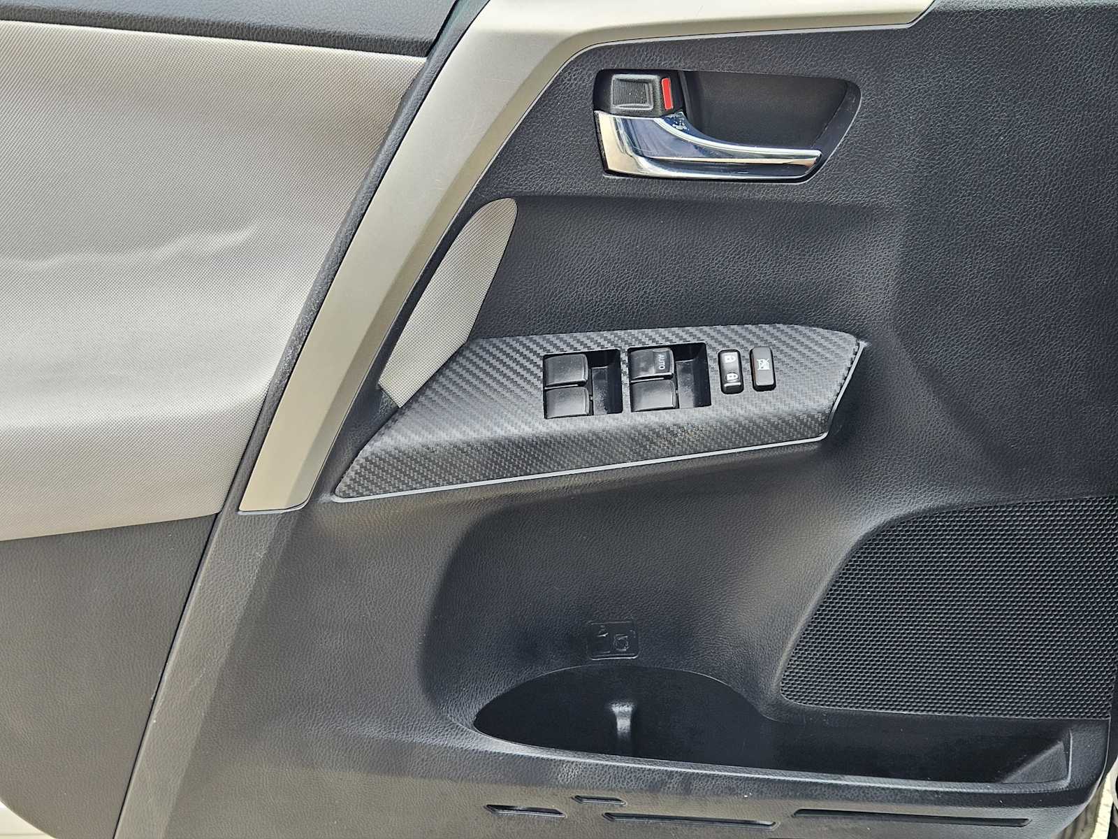 Thumbnail: 2014 Toyota RAV4 - 22