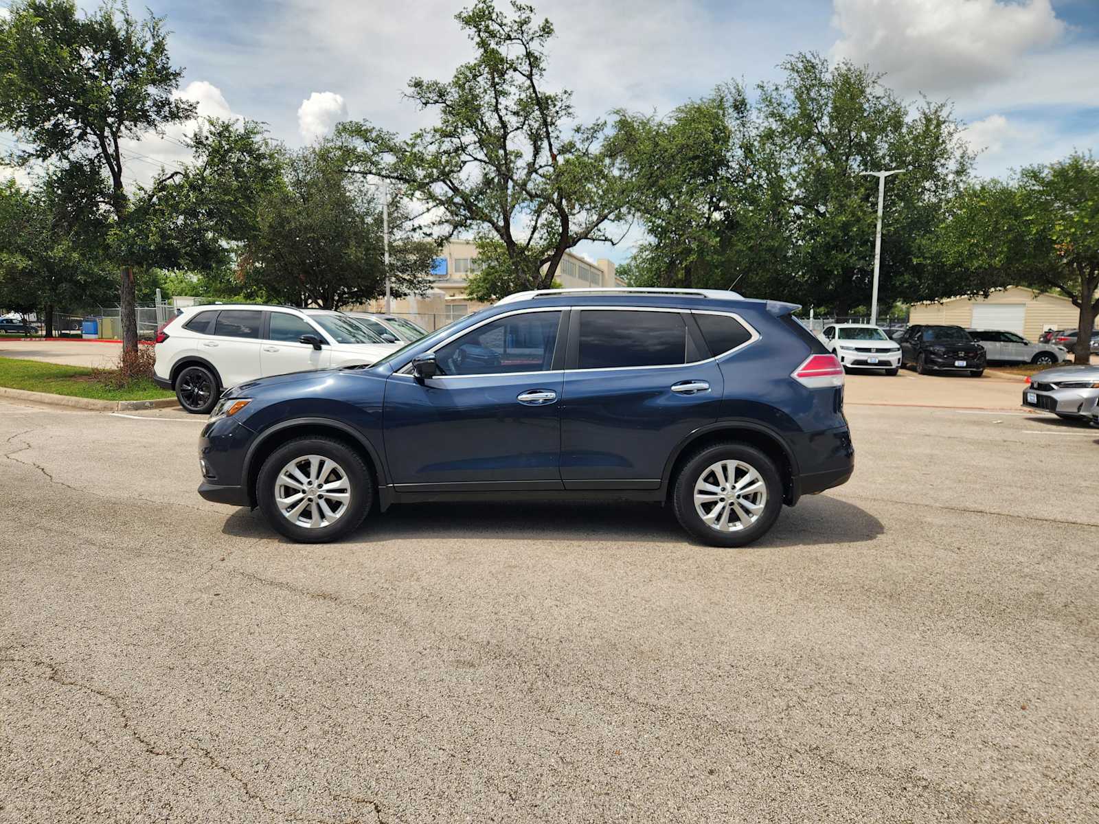 Thumbnail: 2016 Nissan Rogue - 4