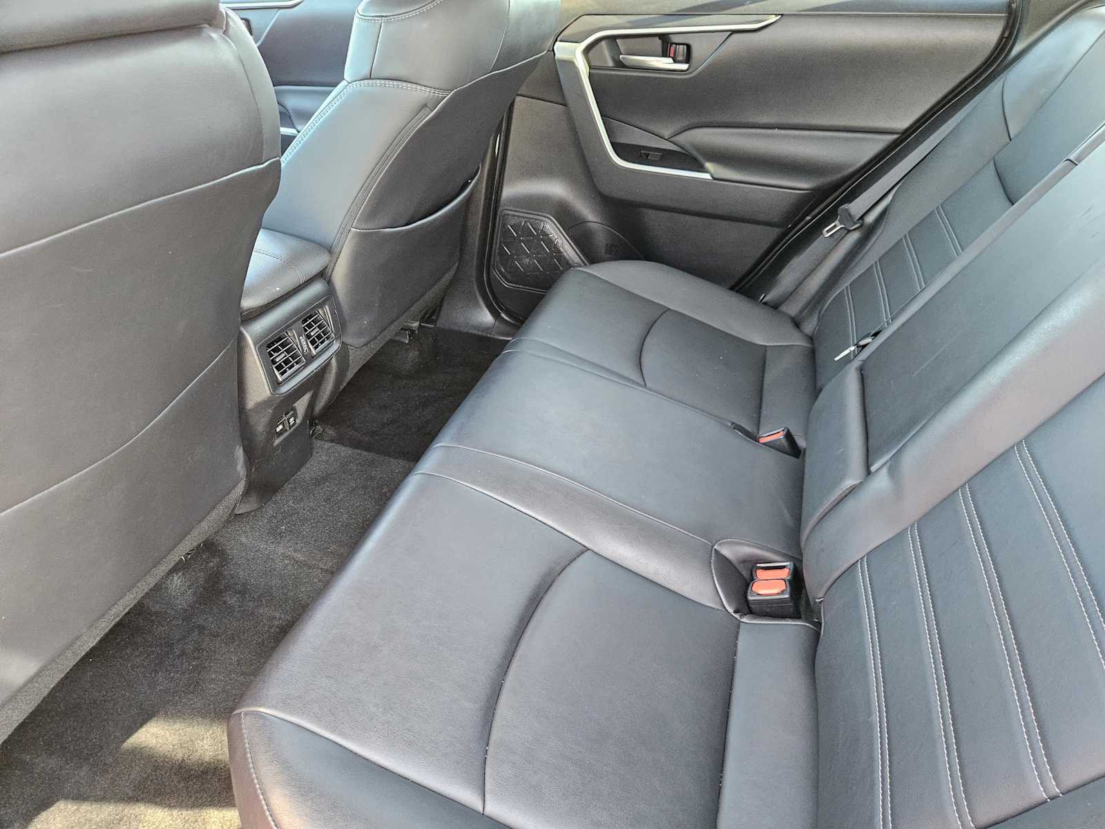 Thumbnail: 2021 Toyota RAV4 - 28