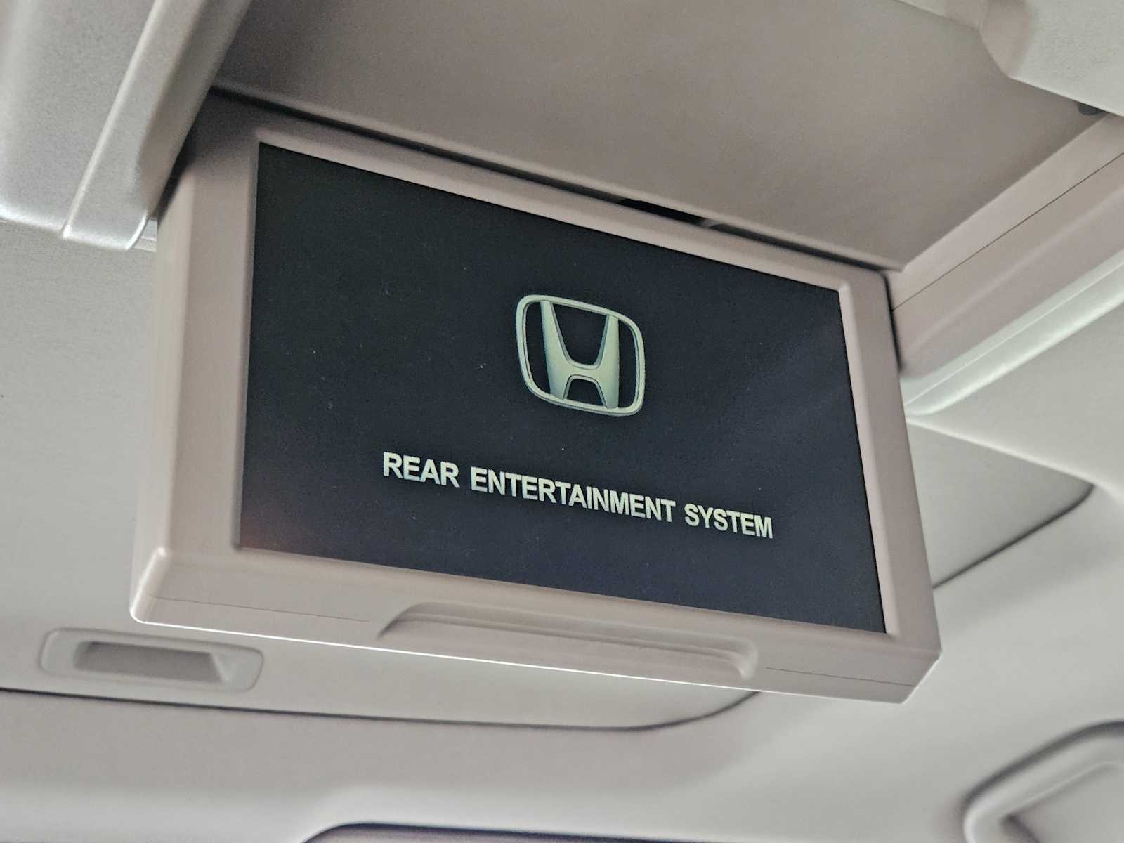 Thumbnail: 2017 Honda Pilot - 29