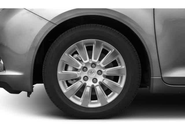 Thumbnail: 2015 Toyota Sienna - 12