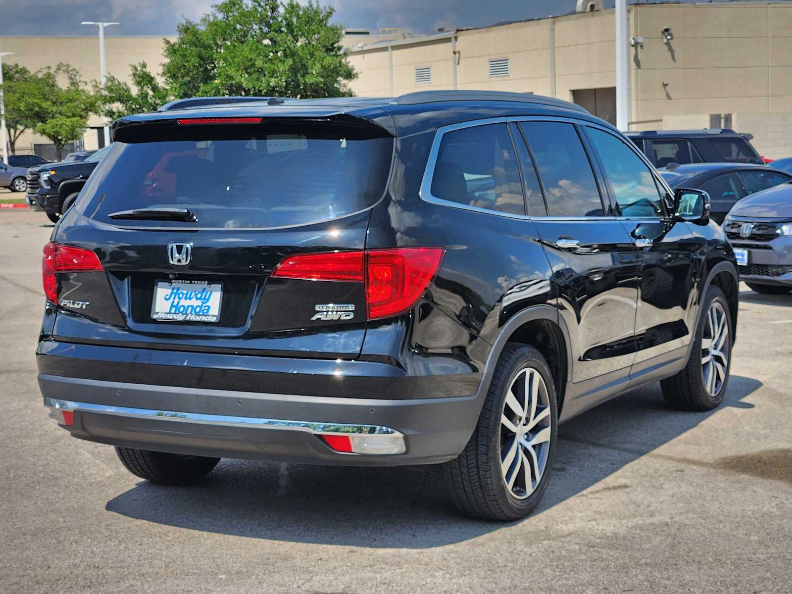 Thumbnail: 2017 Honda Pilot - 6