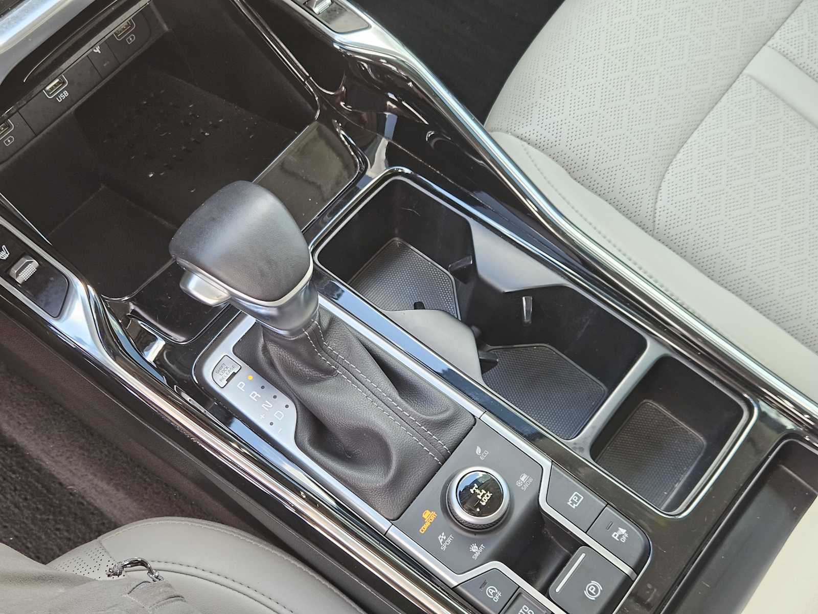 Thumbnail: 2023 Kia Sorento - 20