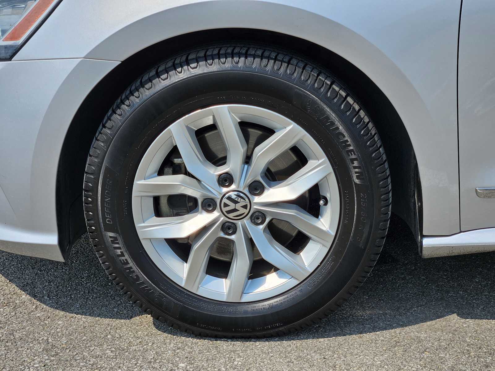 Thumbnail: 2016 Volkswagen Passat - 9