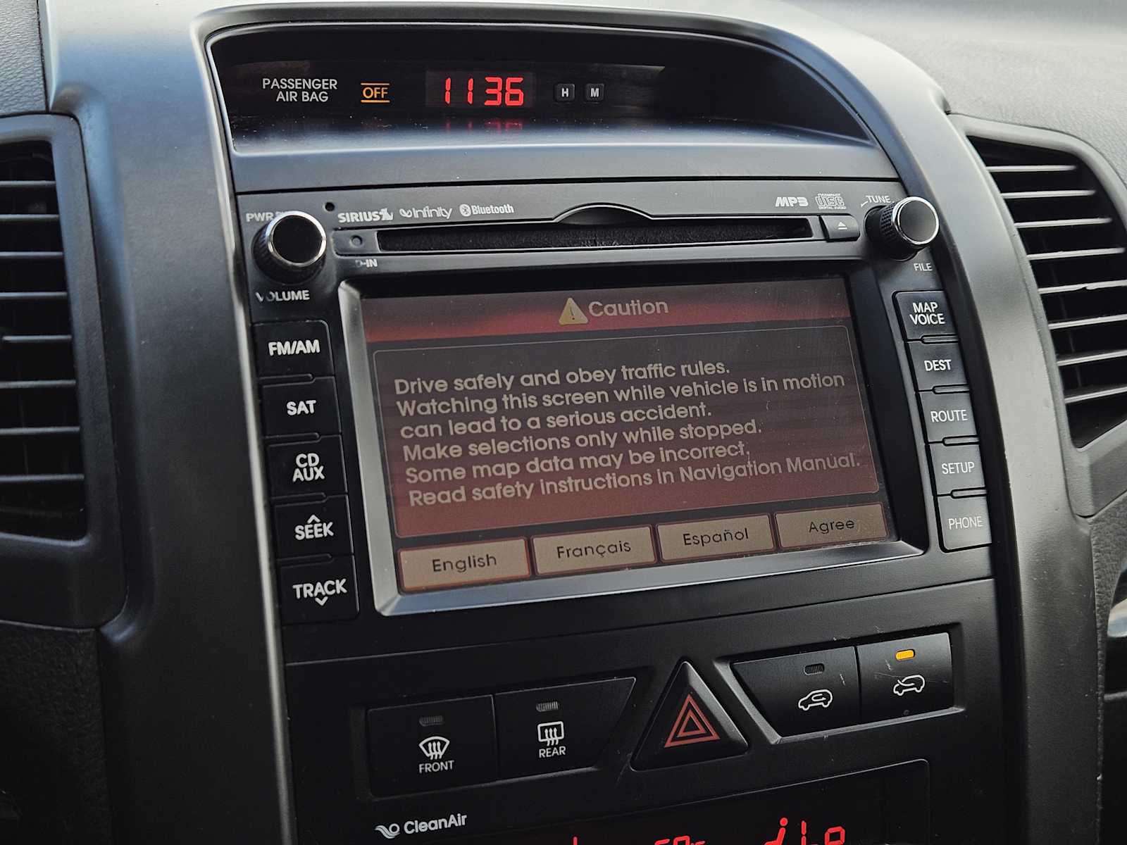 Thumbnail: 2011 Kia Sorento - 17