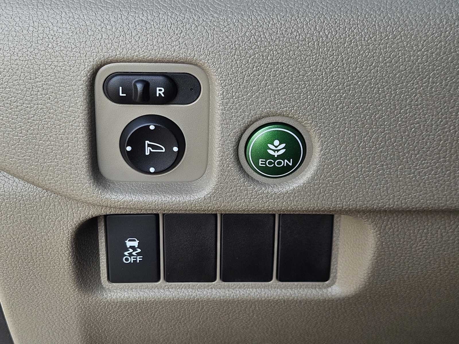 Thumbnail: 2016 Honda Pilot - 22