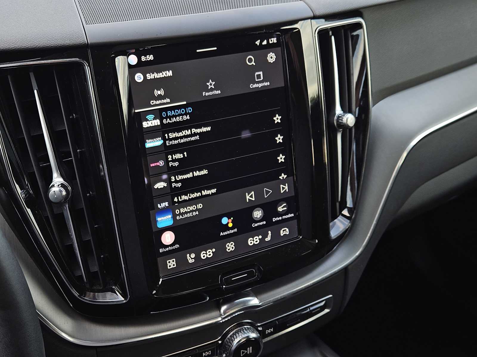 Thumbnail: 2023 Volvo XC60 - 17