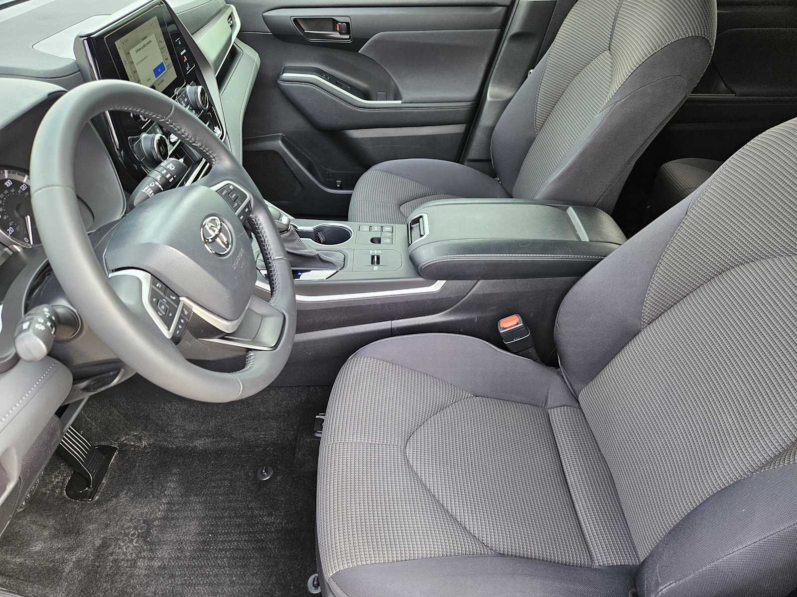 Thumbnail: 2023 Toyota Highlander - 13