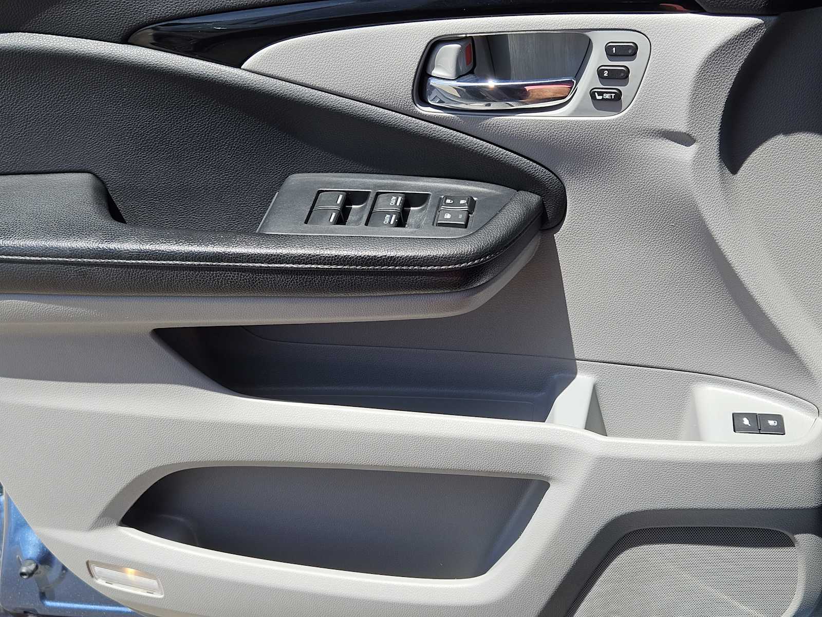 Thumbnail: 2016 Honda Pilot - 23