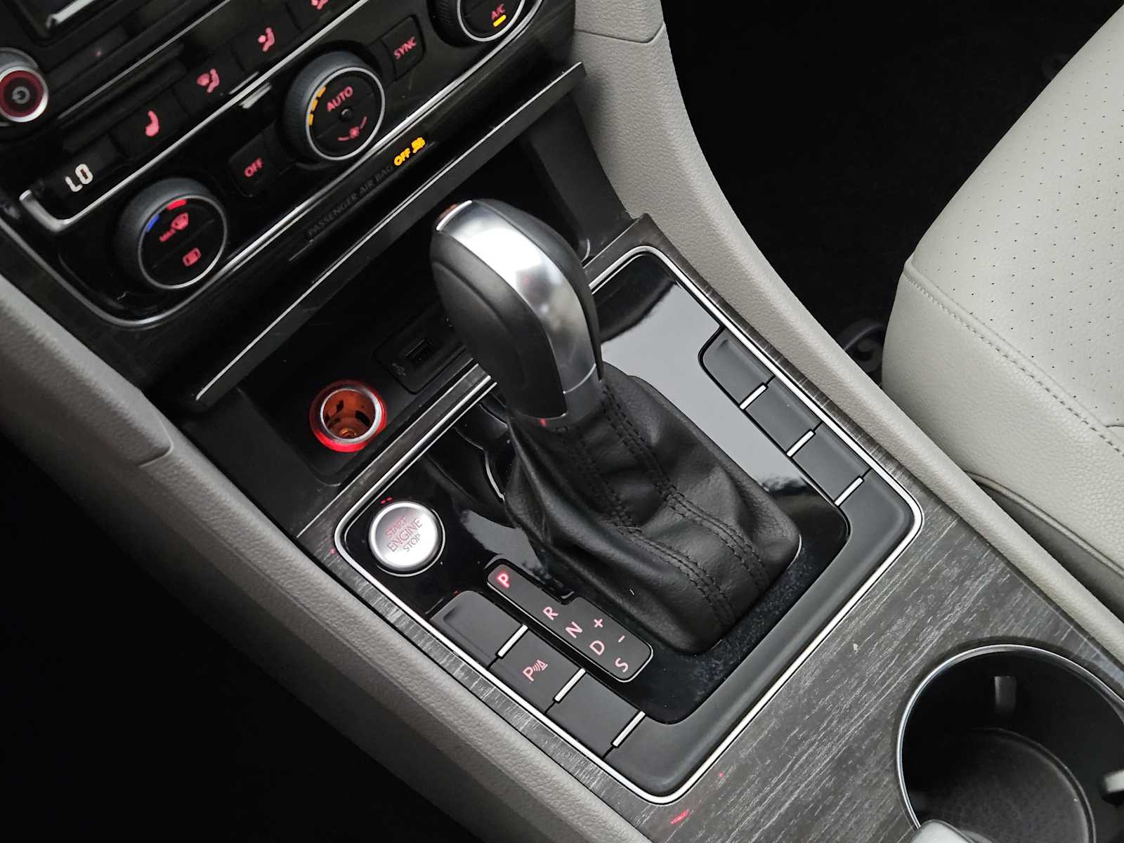 Thumbnail: 2017 Volkswagen Passat - 20