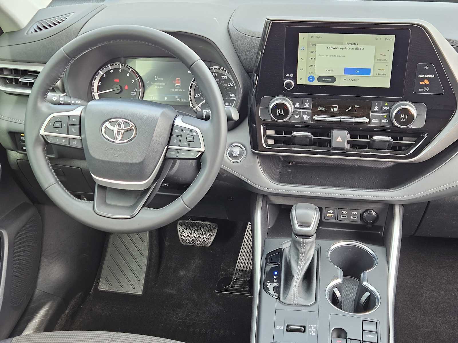 Thumbnail: 2023 Toyota Highlander - 26