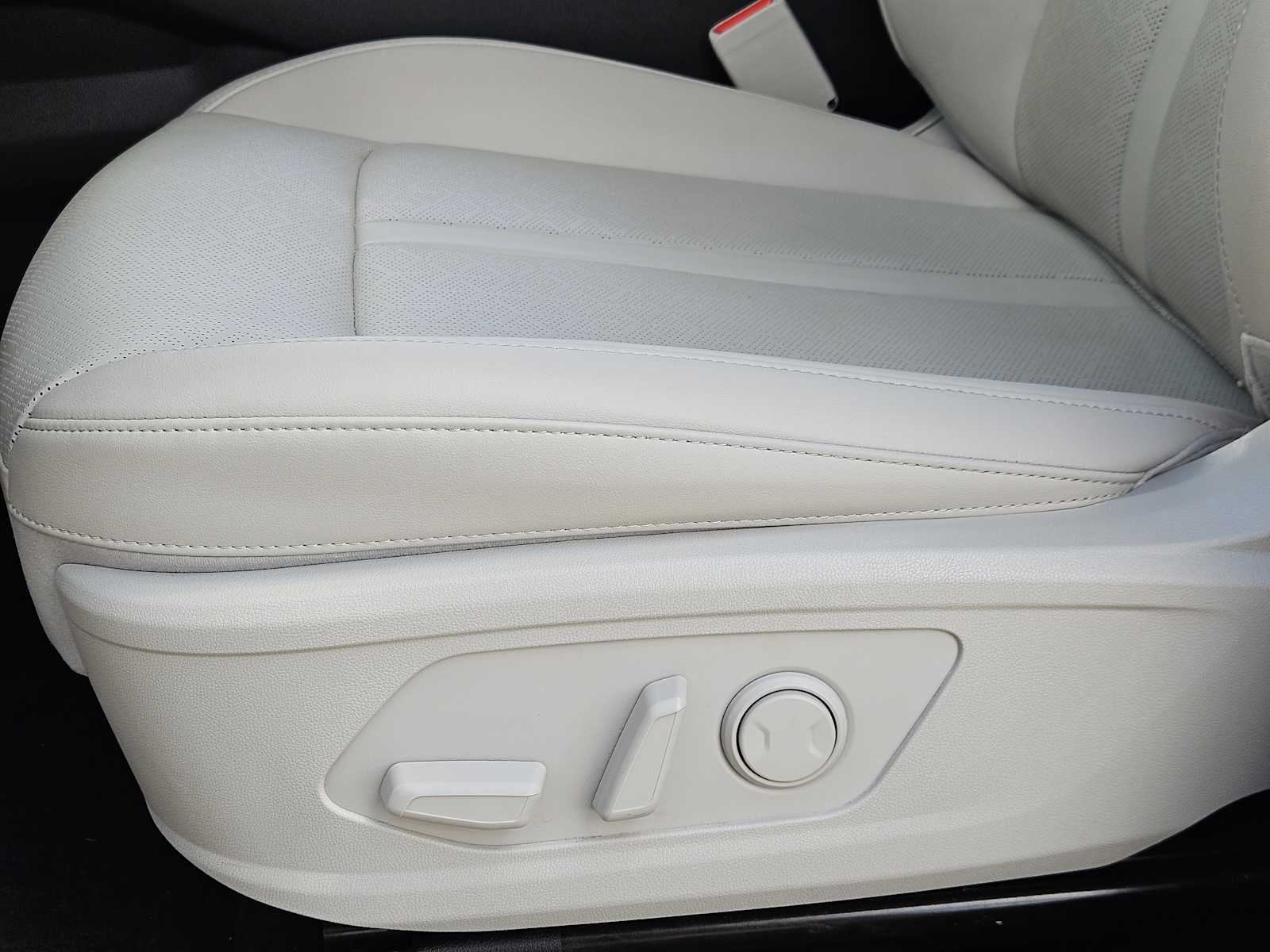 Thumbnail: 2023 Kia Sorento - 24