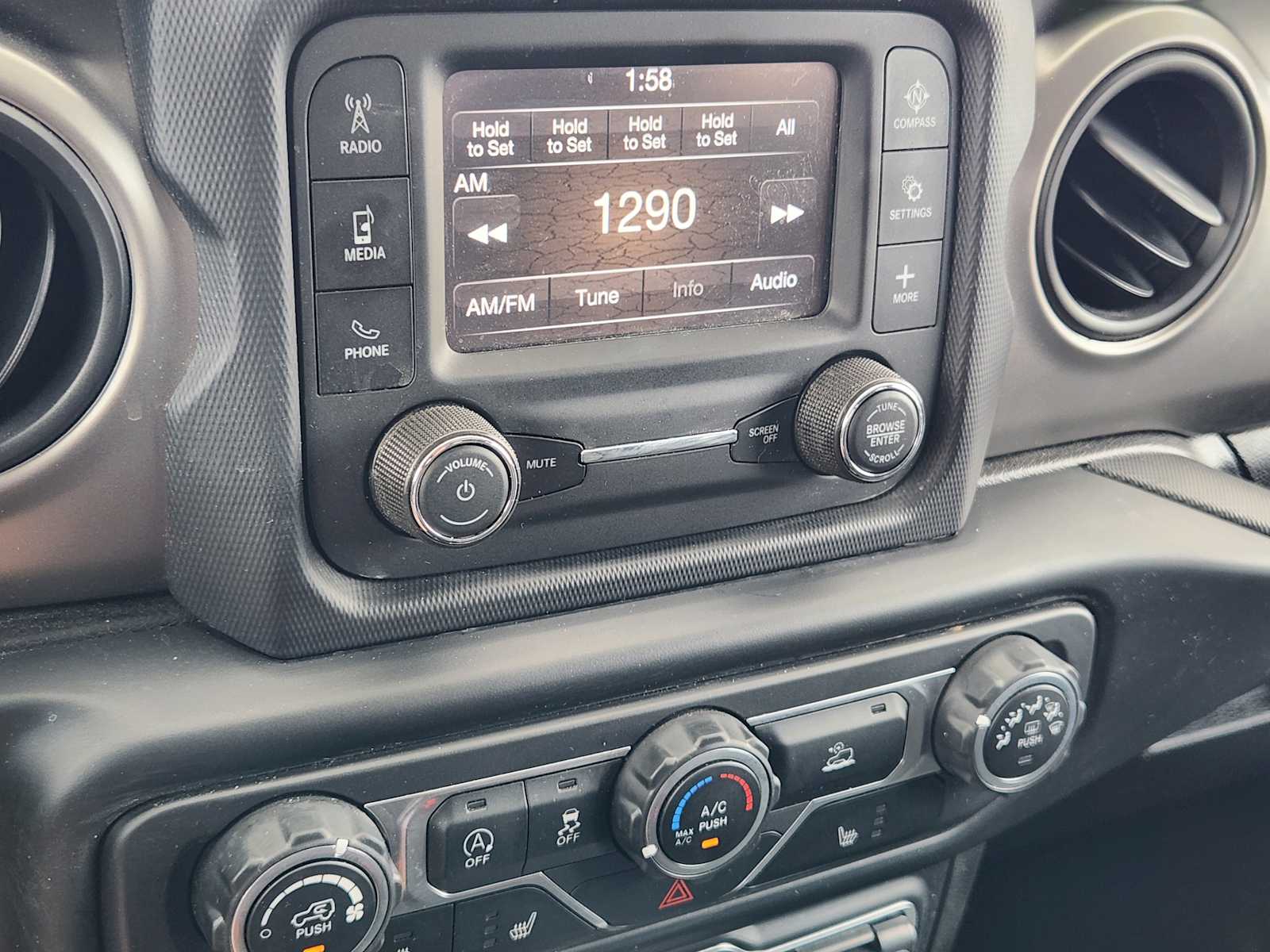 Thumbnail: 2020 Jeep Gladiator - 16