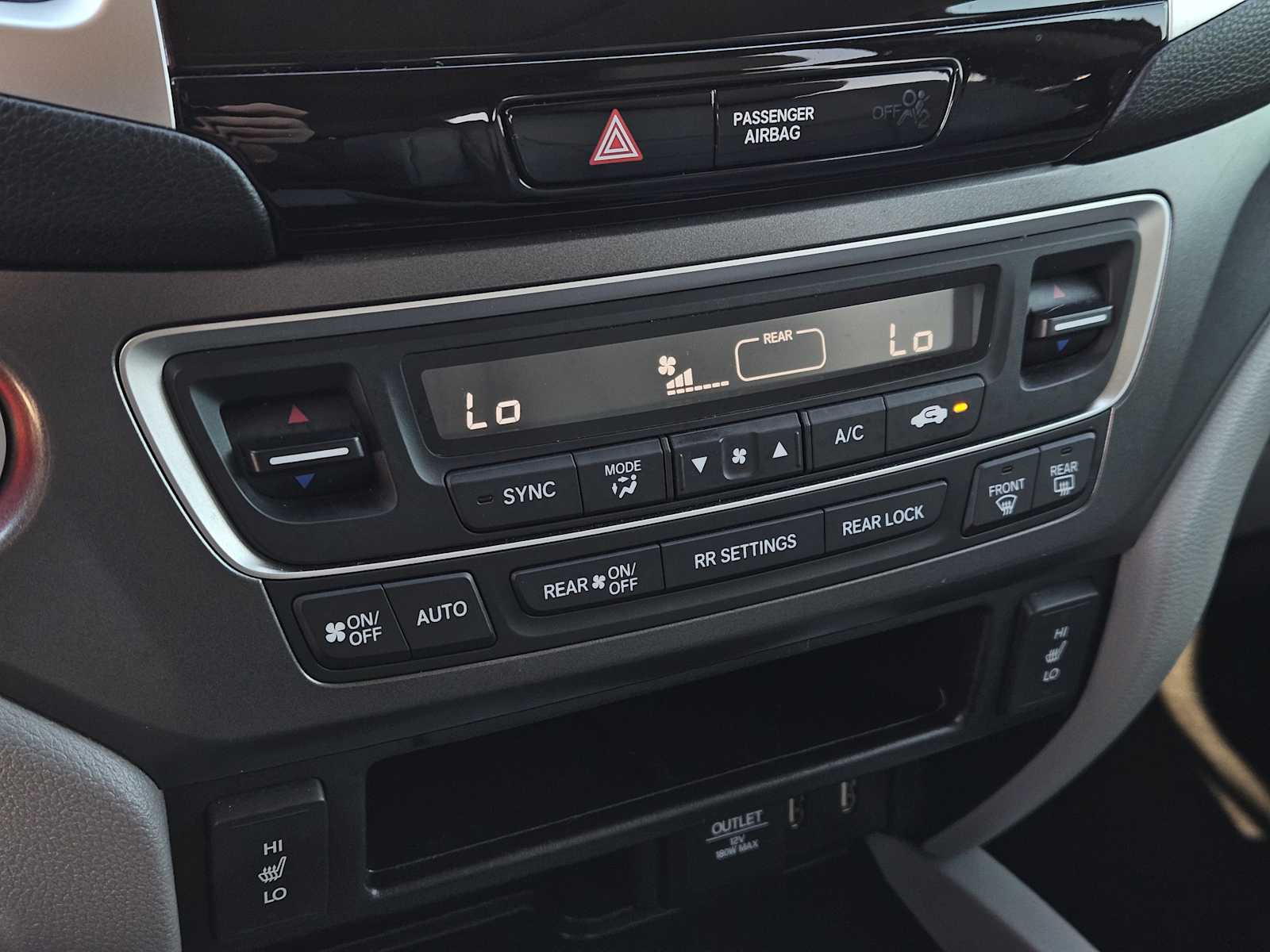 Thumbnail: 2018 Honda Pilot - 17