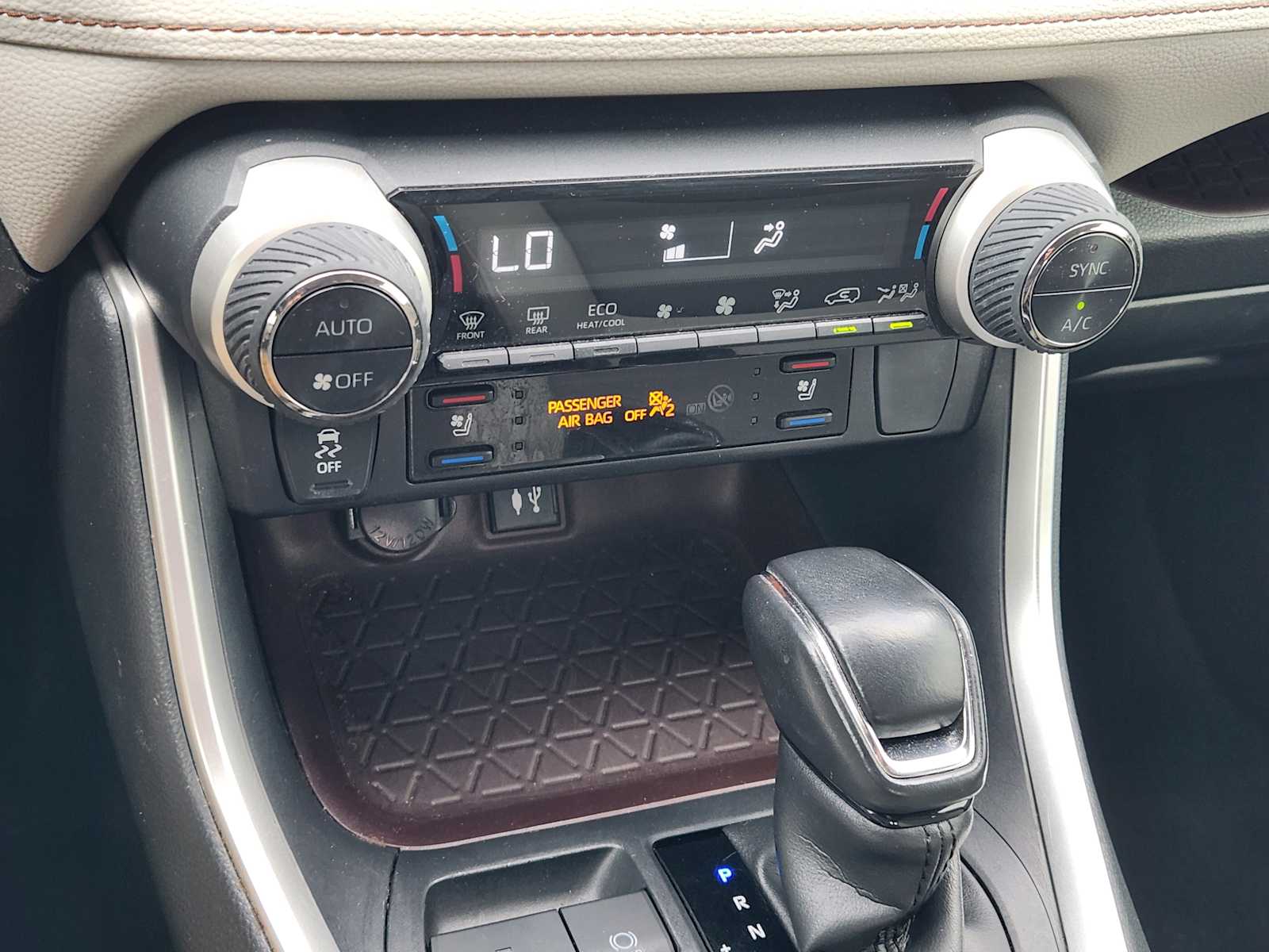 Thumbnail: 2019 Toyota RAV4 - 19