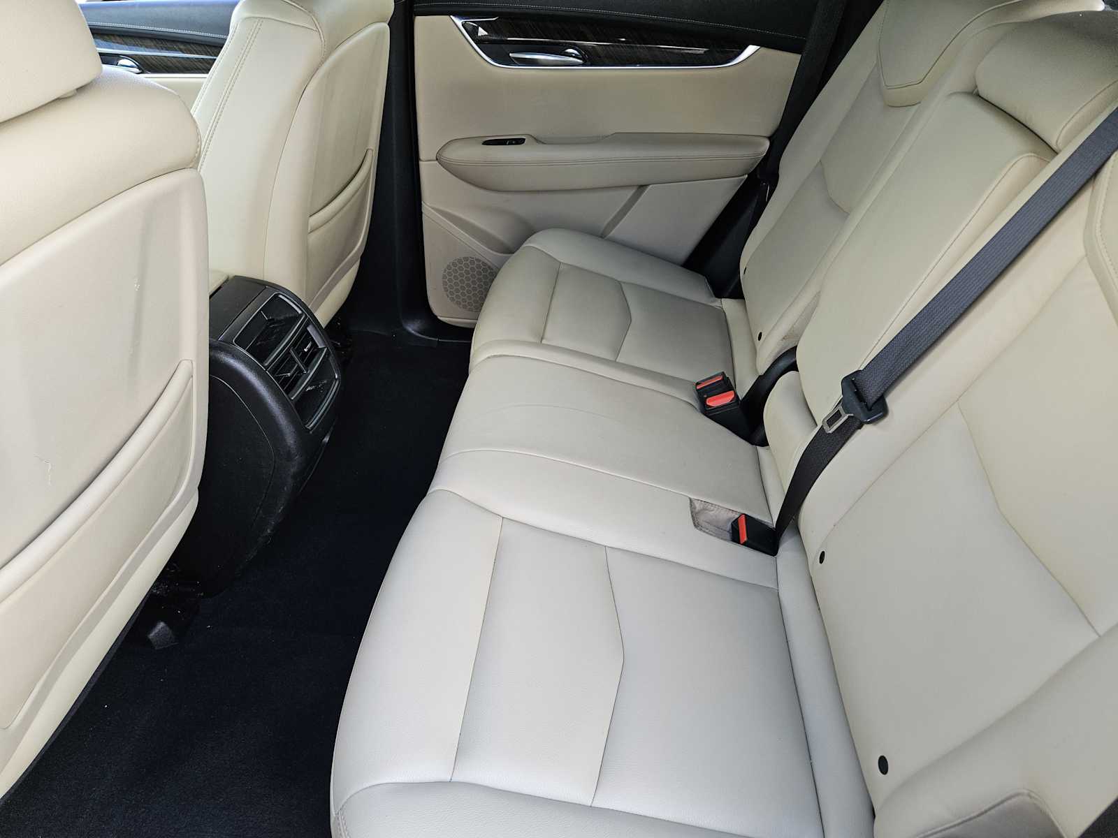 Thumbnail: 2017 Cadillac XT5 - 30