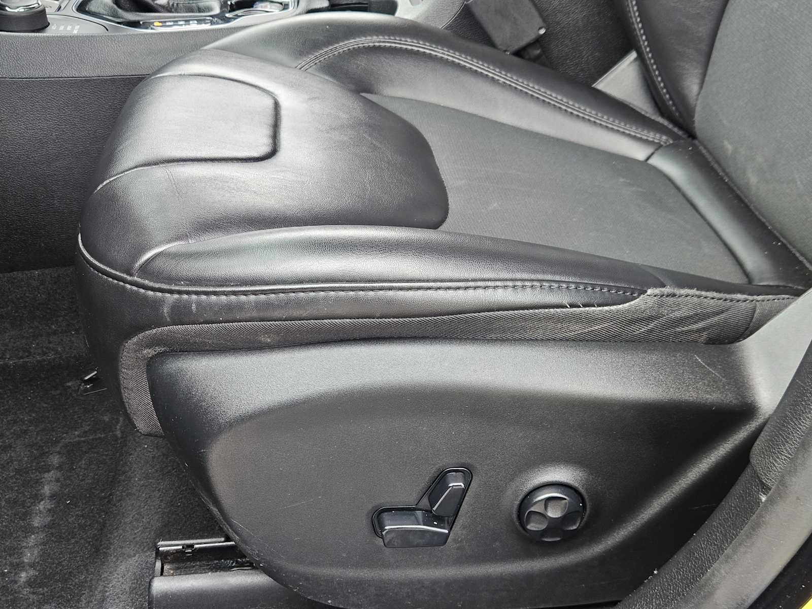 Thumbnail: 2019 Jeep Cherokee - 23