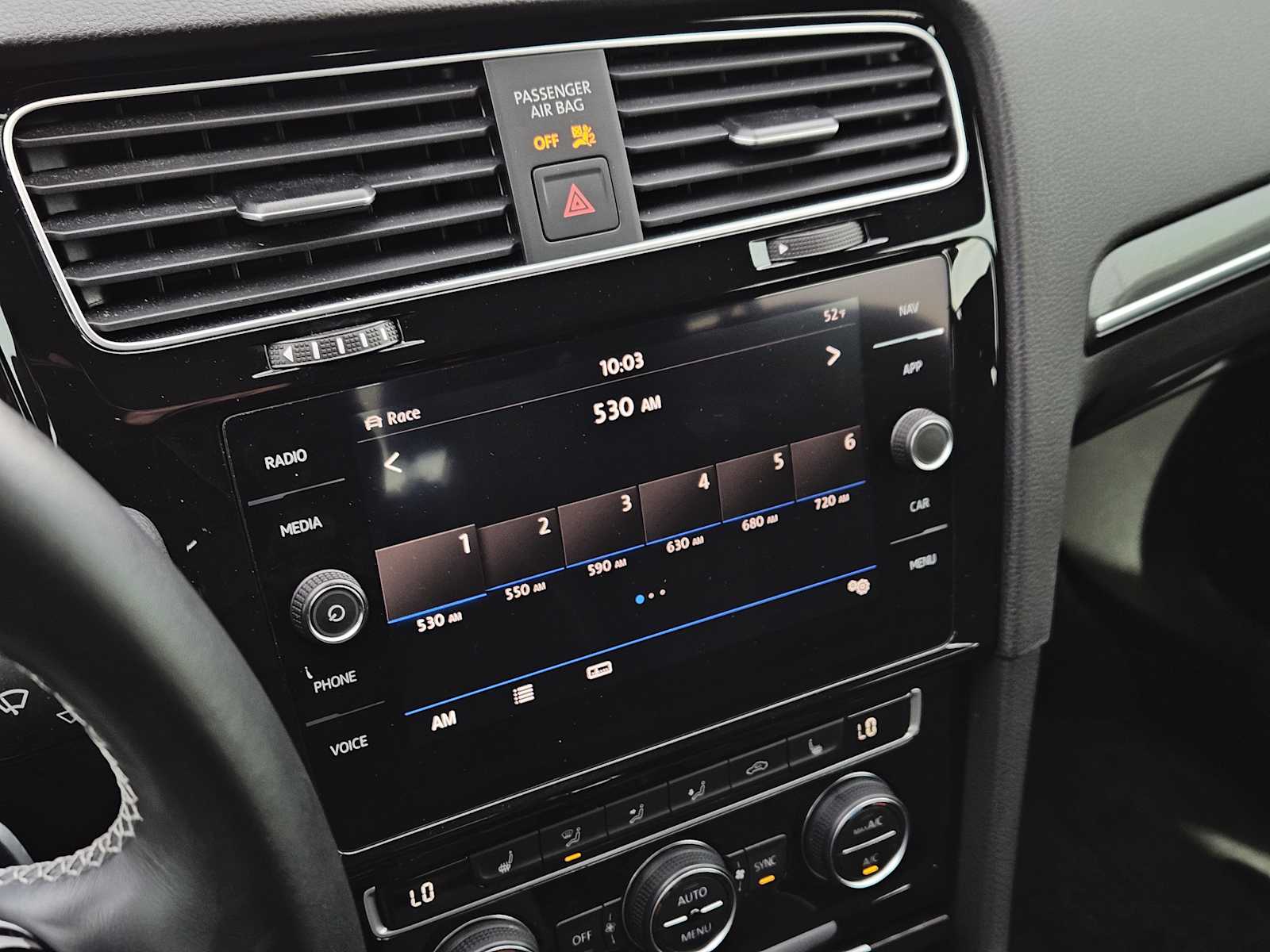 Thumbnail: 2019 Volkswagen Golf - 17