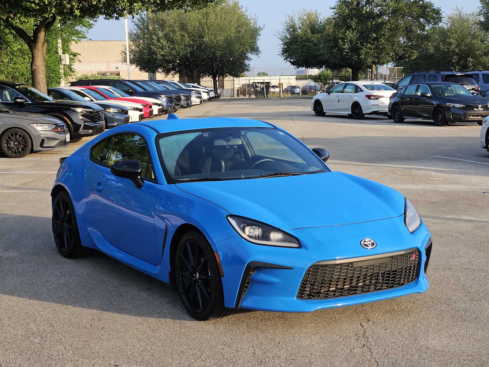 Thumbnail: 2023 Toyota GR86 - 3