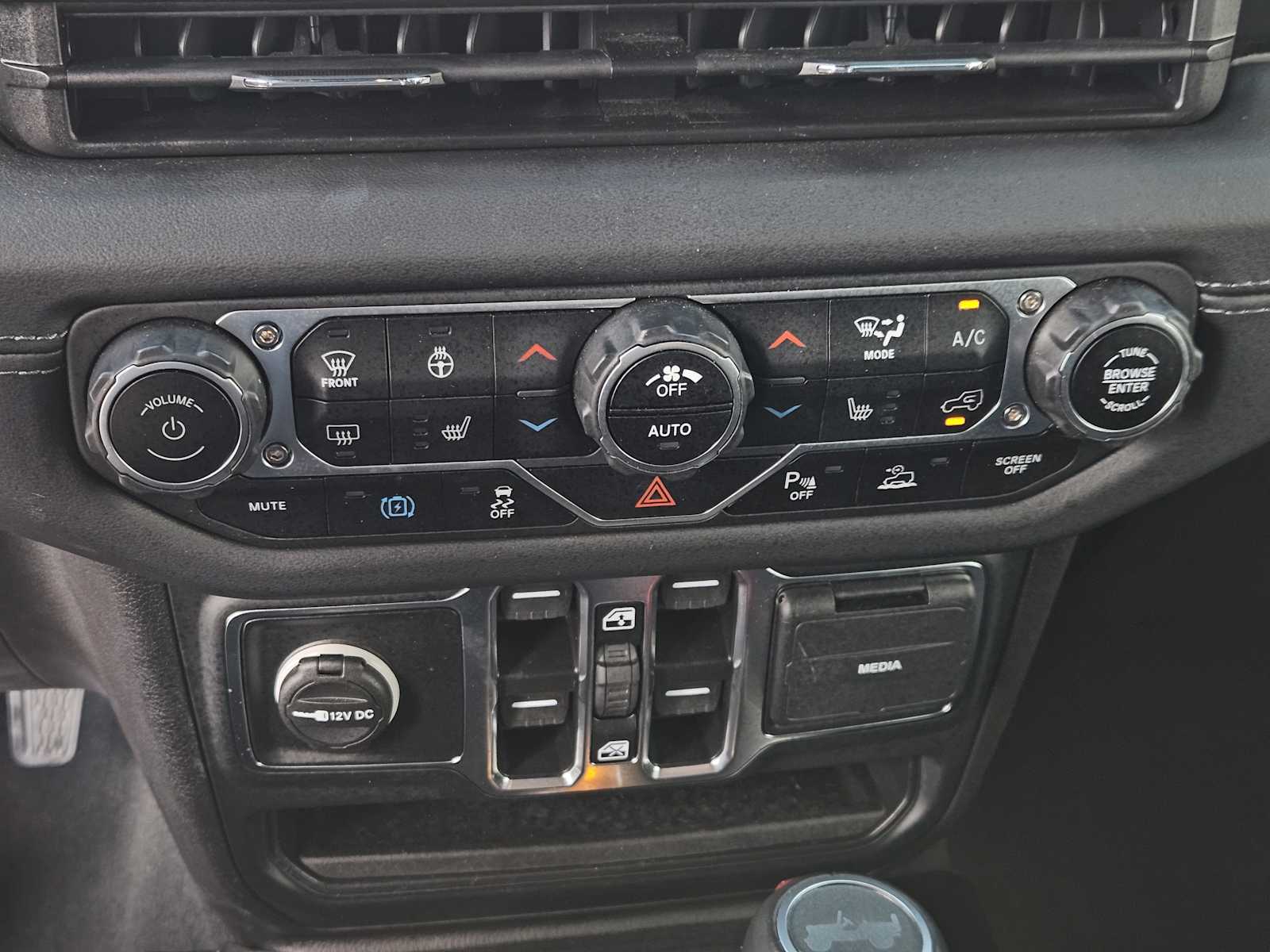 Thumbnail: 2024 Jeep Wrangler - 19