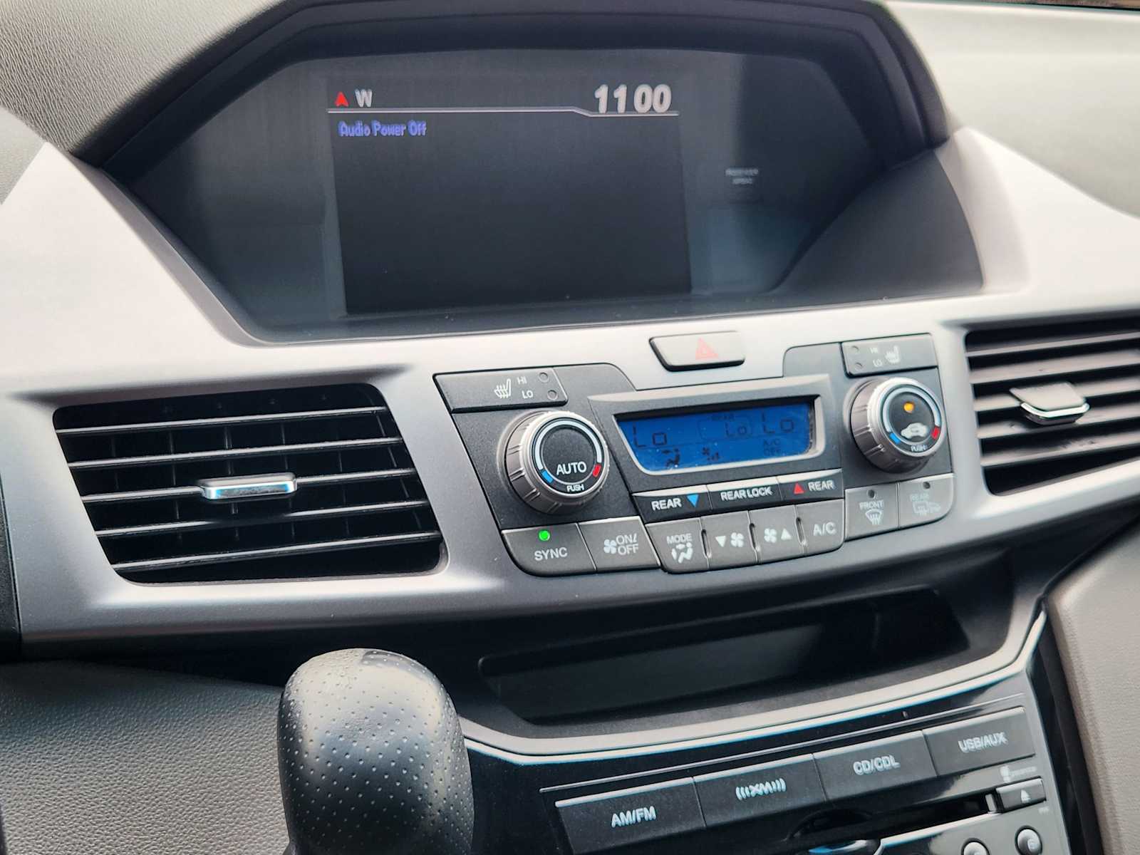 Thumbnail: 2011 Honda Odyssey - 17