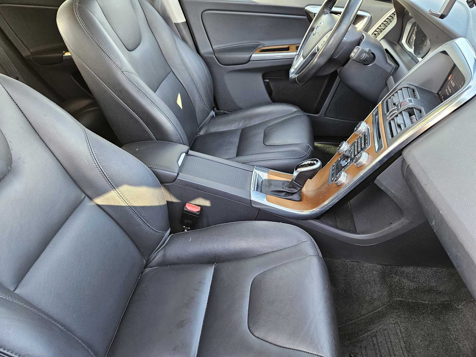 Thumbnail: 2017 Volvo XC60 - 14