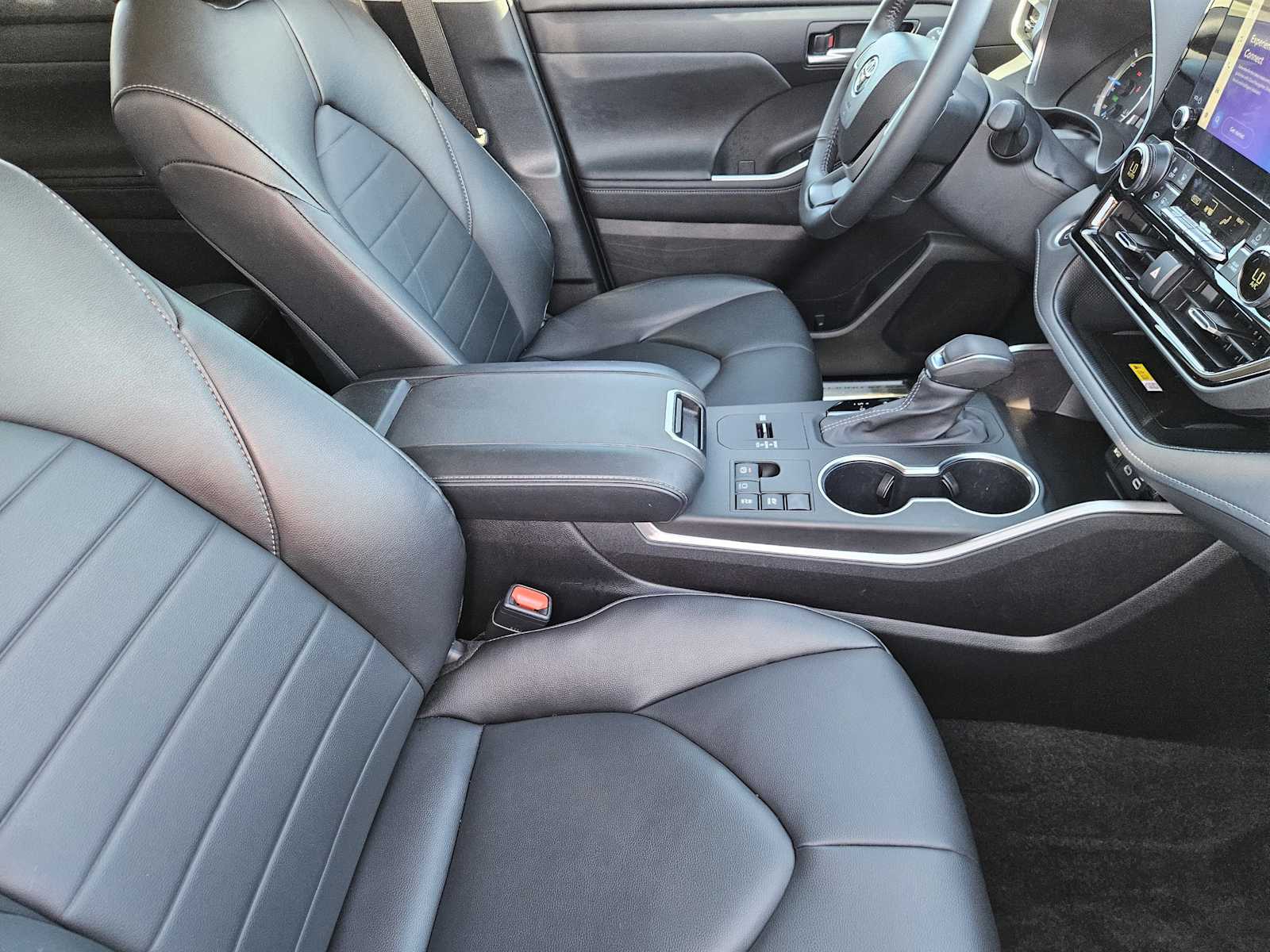 Thumbnail: 2024 Toyota Highlander - 14