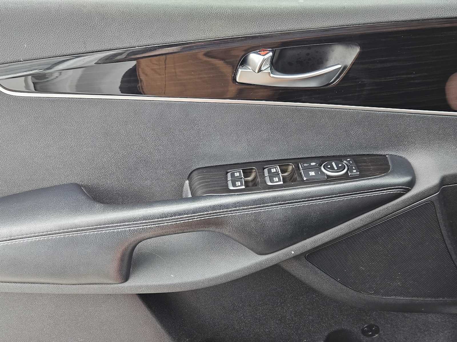 Thumbnail: 2019 Kia Sorento - 23