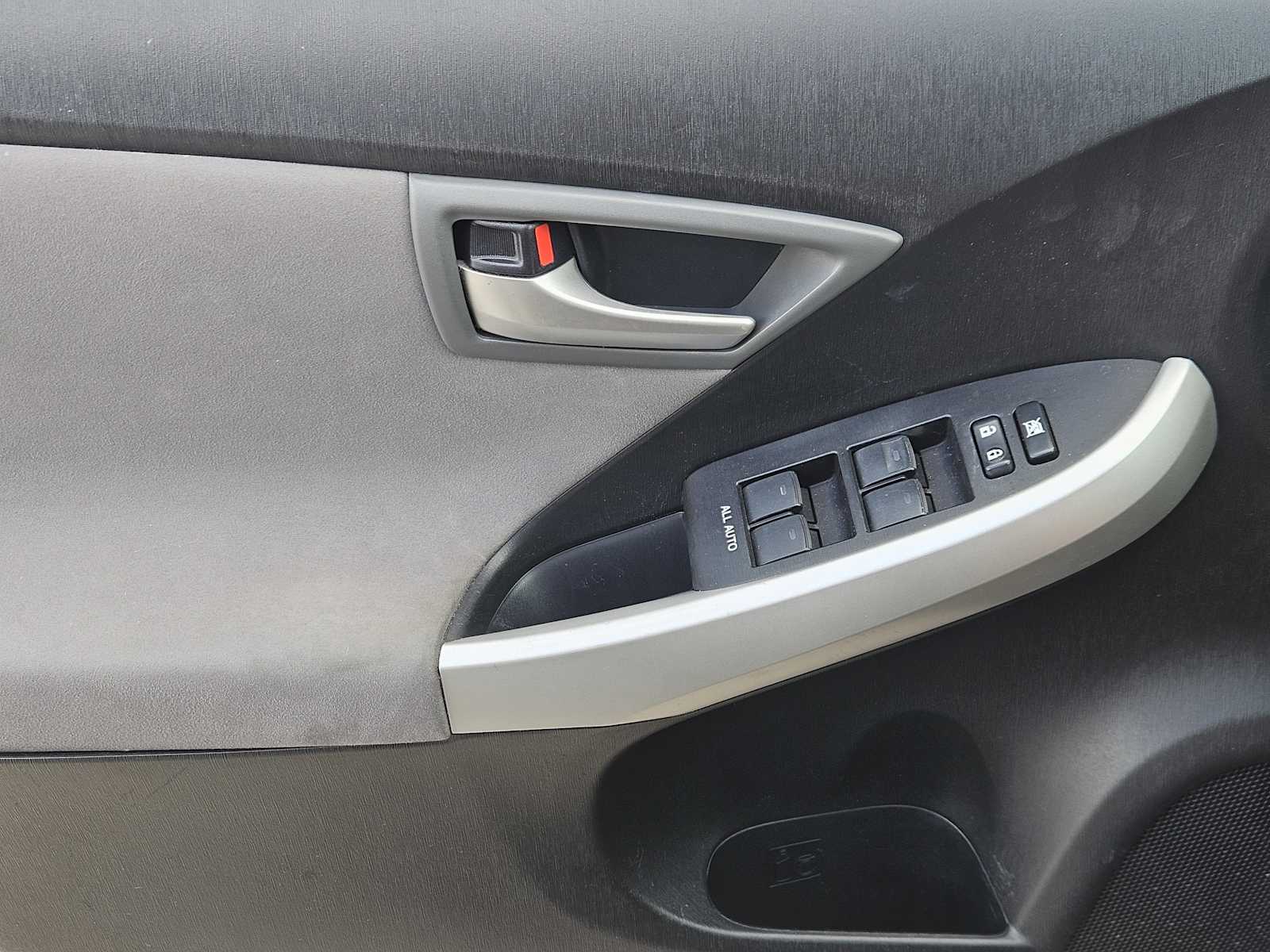 Thumbnail: 2013 Toyota Prius - 21