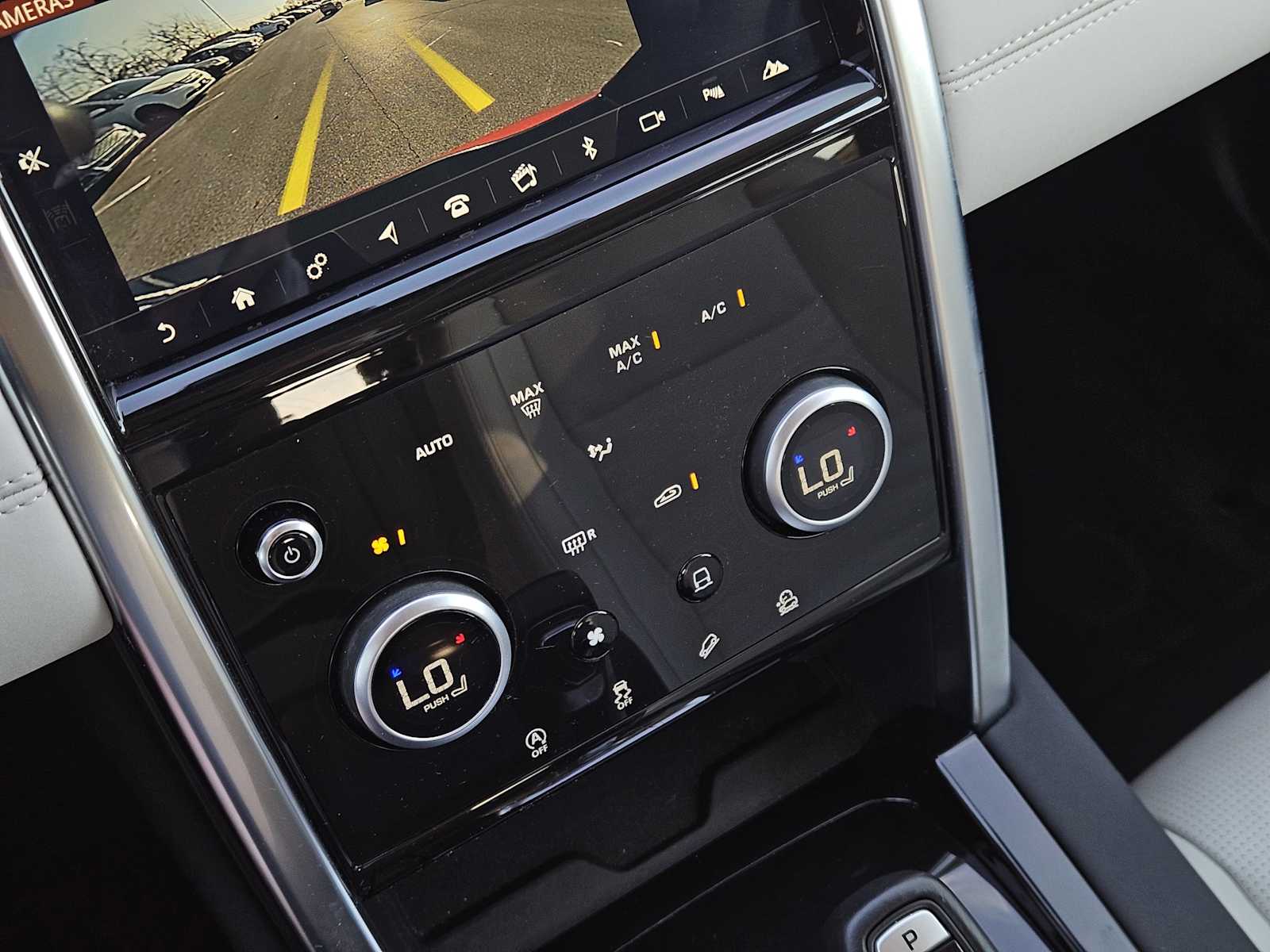 Thumbnail: 2020 Land Rover Discovery Sport - 19