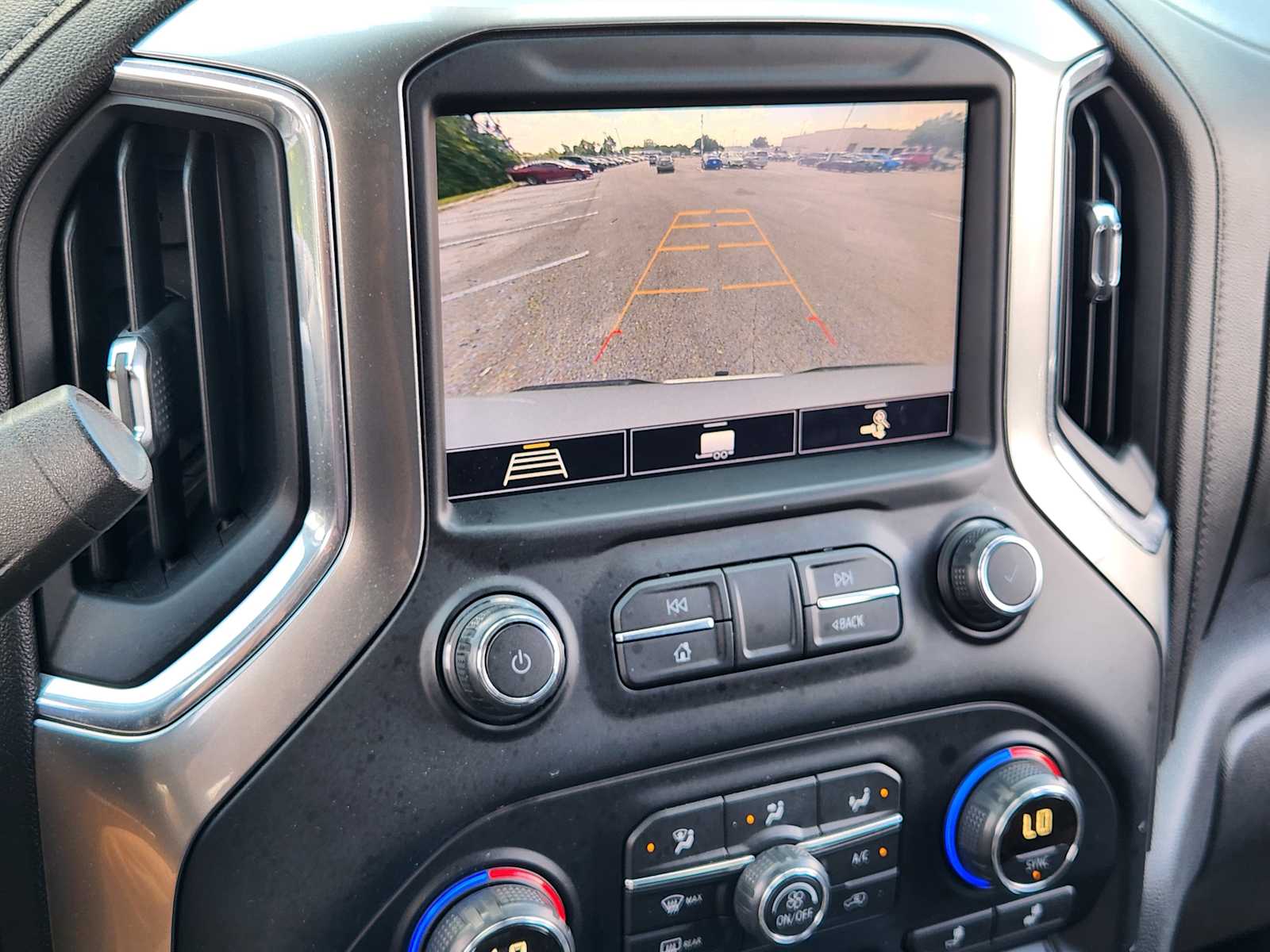 Thumbnail: 2020 Chevrolet Silverado 1500 - 17