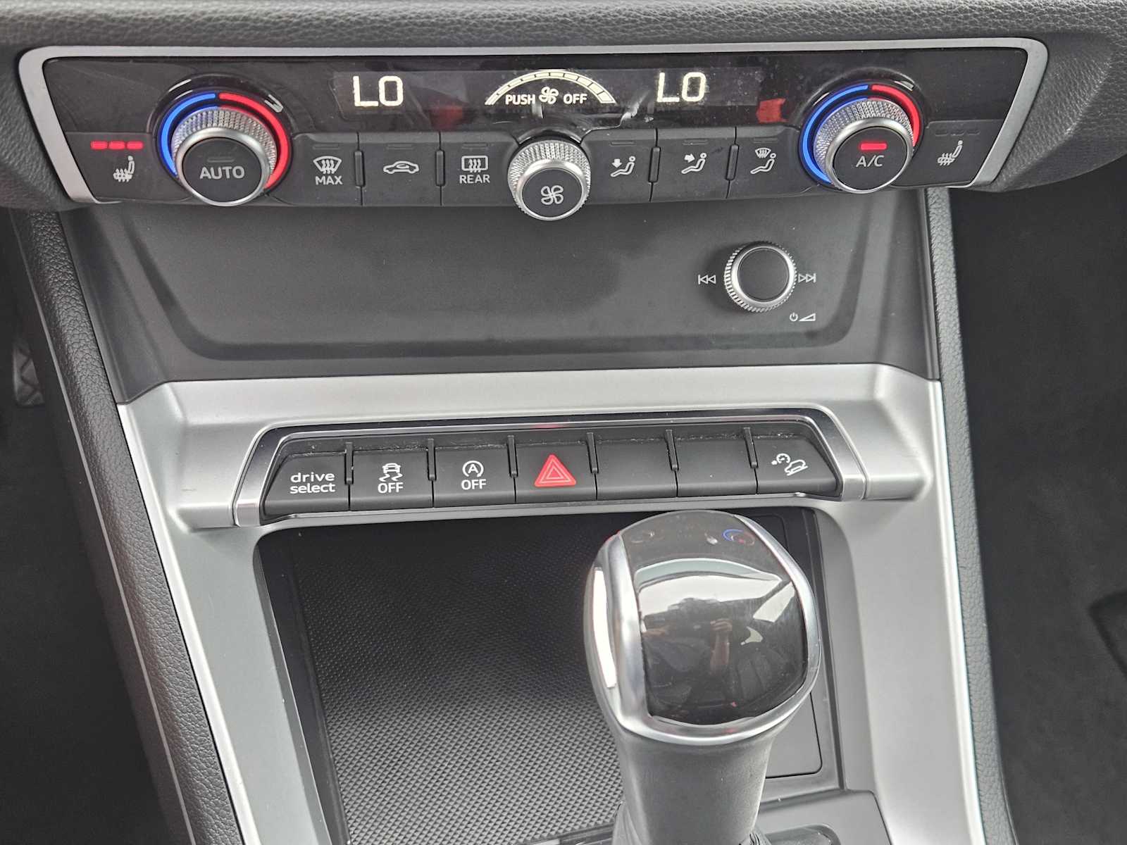 Thumbnail: 2020 Audi Q3 - 19