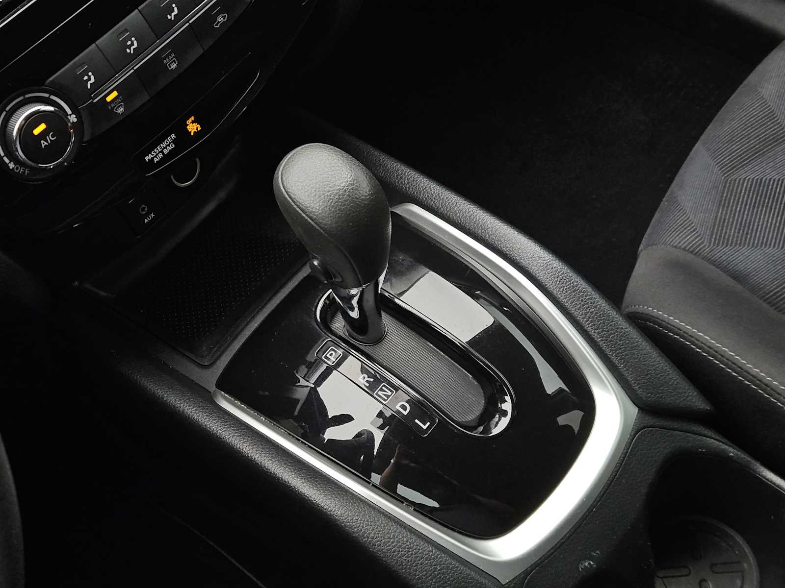 Thumbnail: 2015 Nissan Rogue - 20