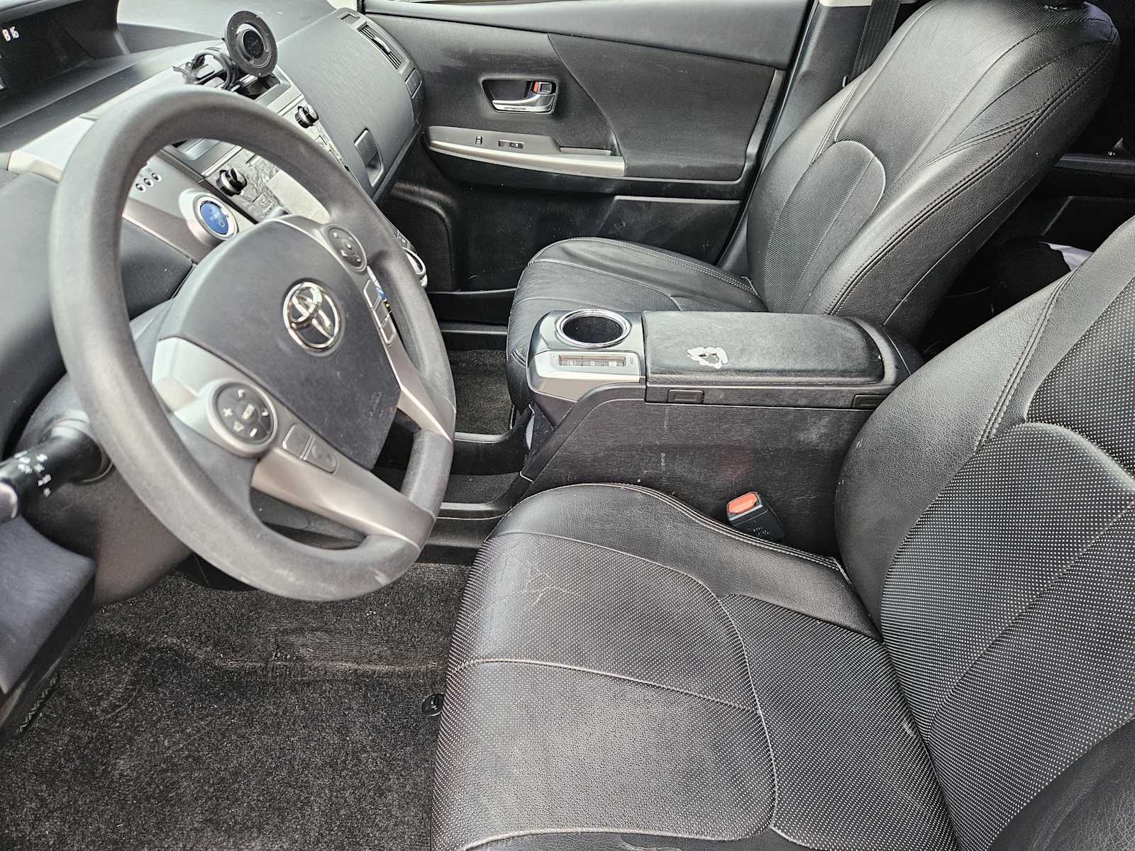 Thumbnail: 2015 Toyota Prius v - 12