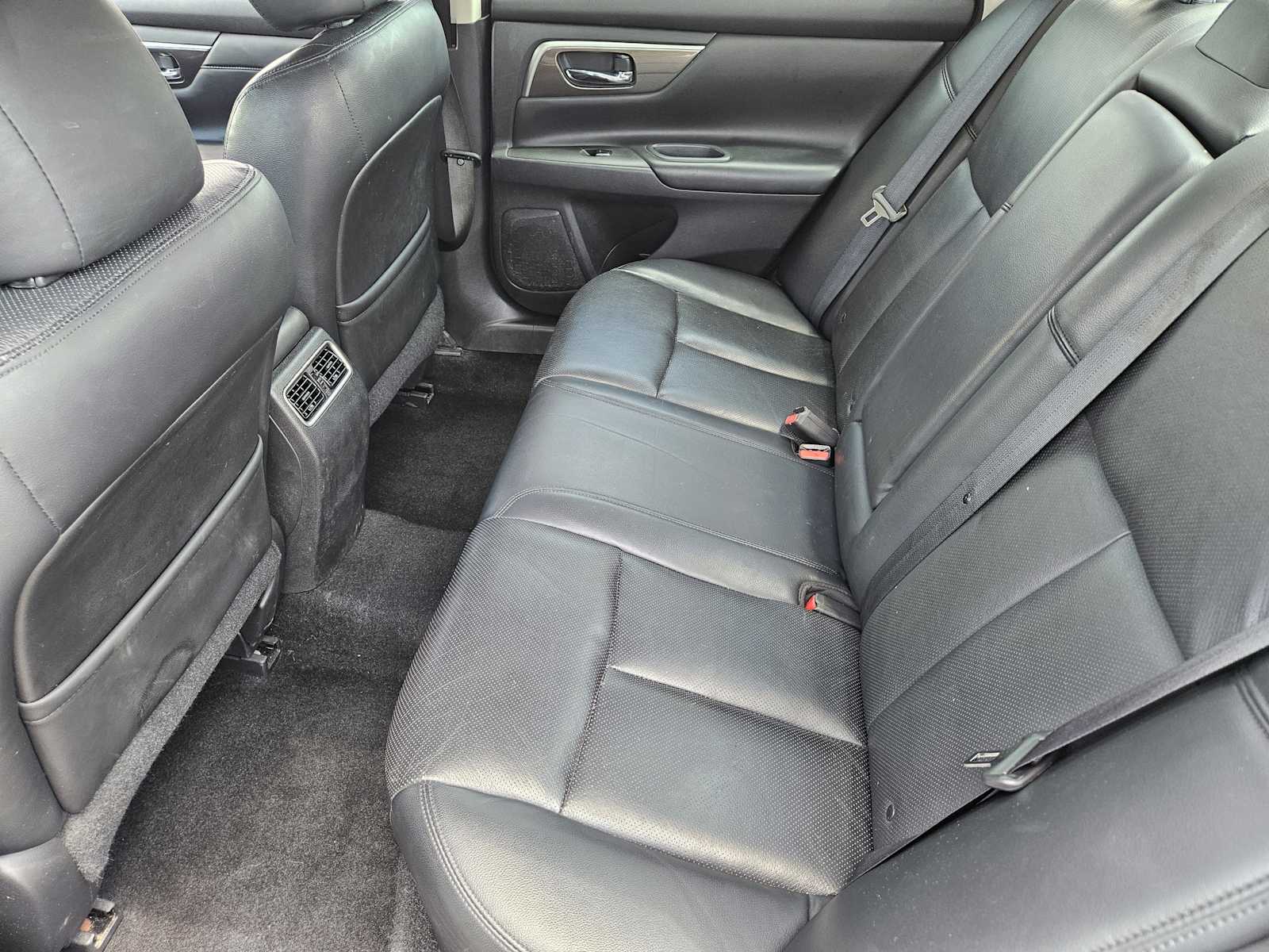 Thumbnail: 2015 Nissan Altima - 31