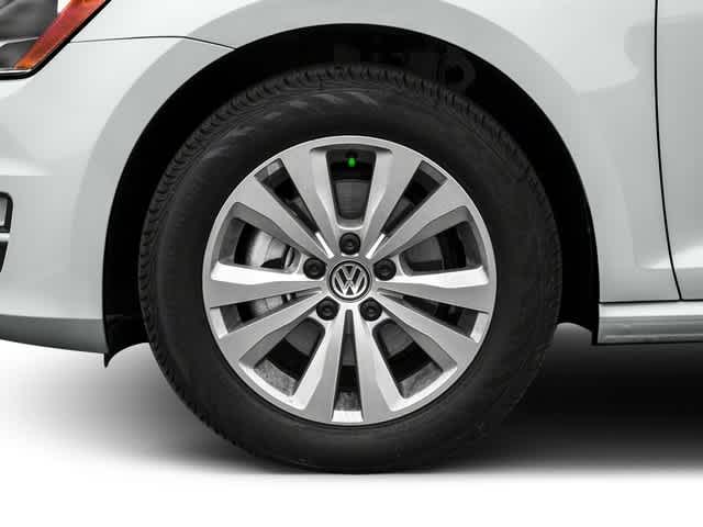 Thumbnail: 2016 Volkswagen Golf - 12