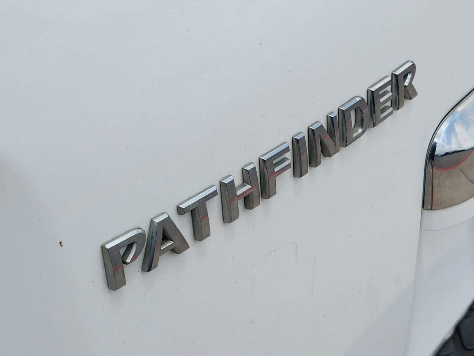 2010 Nissan Pathfinder SE 12