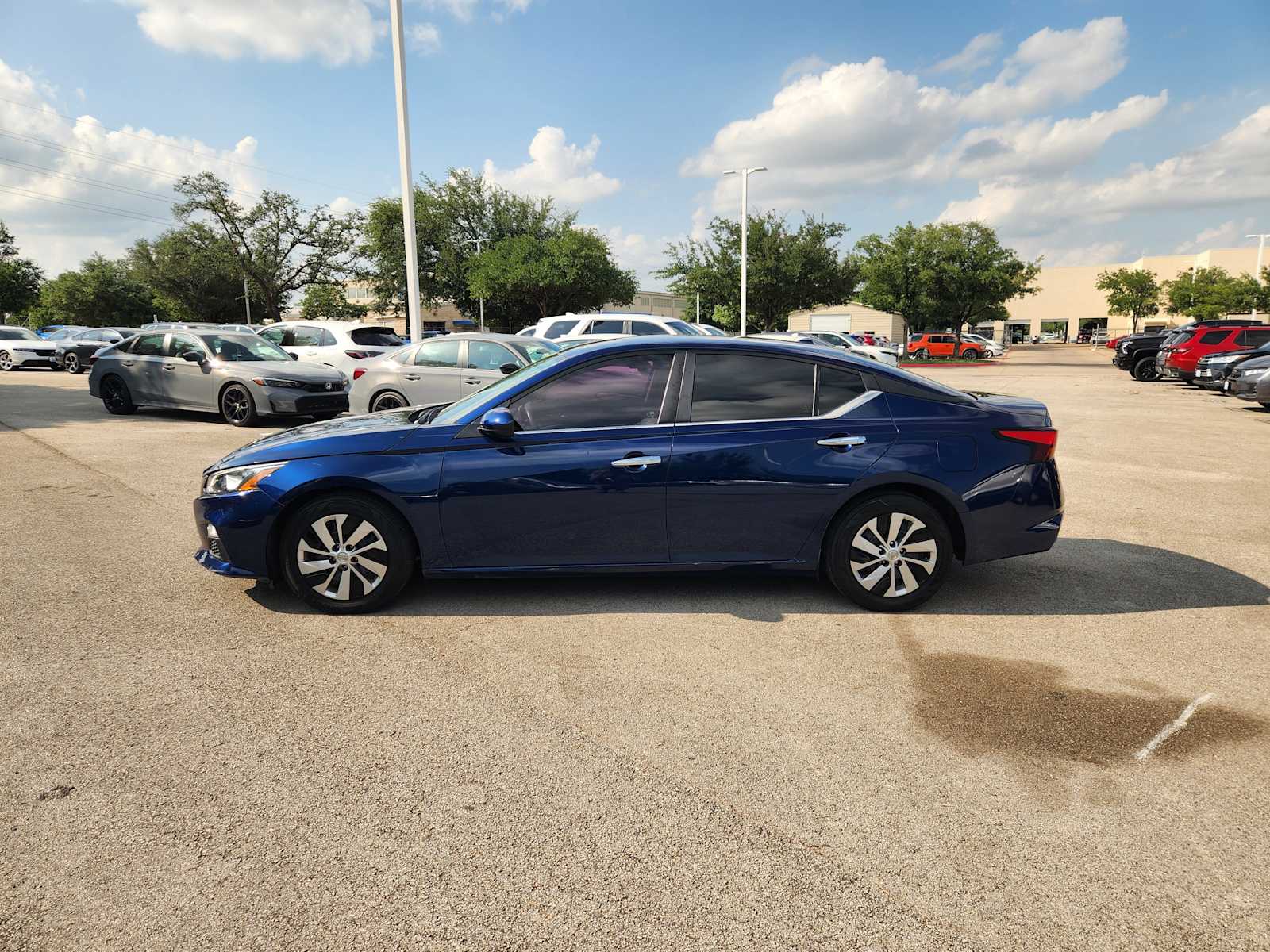 Thumbnail: 2019 Nissan Altima - 3