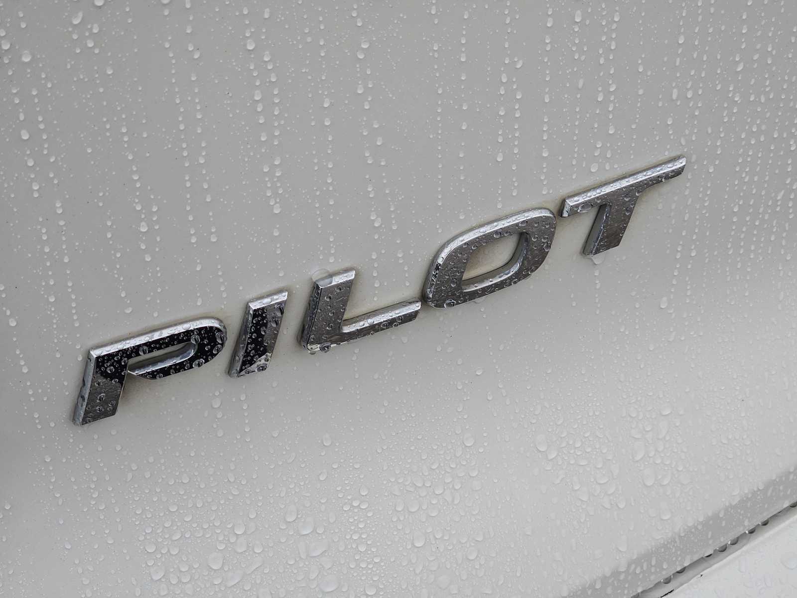 Thumbnail: 2017 Honda Pilot - 11