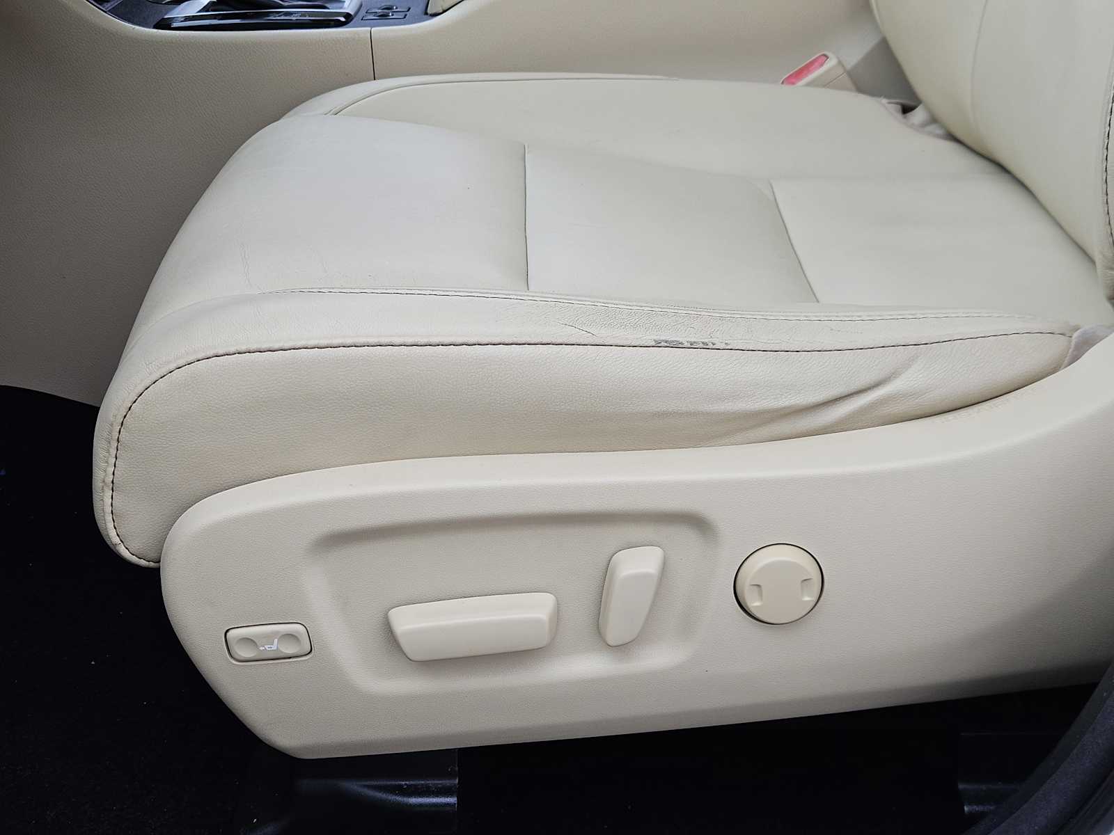 Thumbnail: 2015 Toyota Highlander - 23