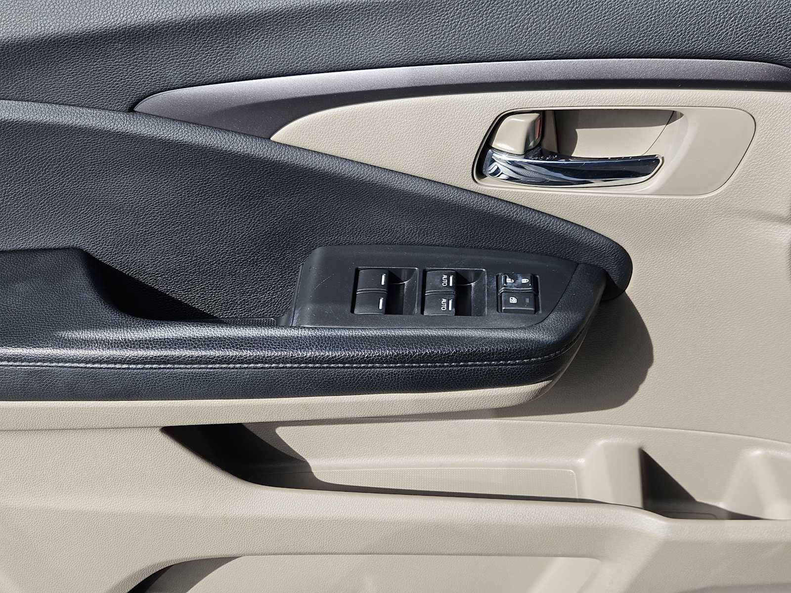 Thumbnail: 2016 Honda Pilot - 21