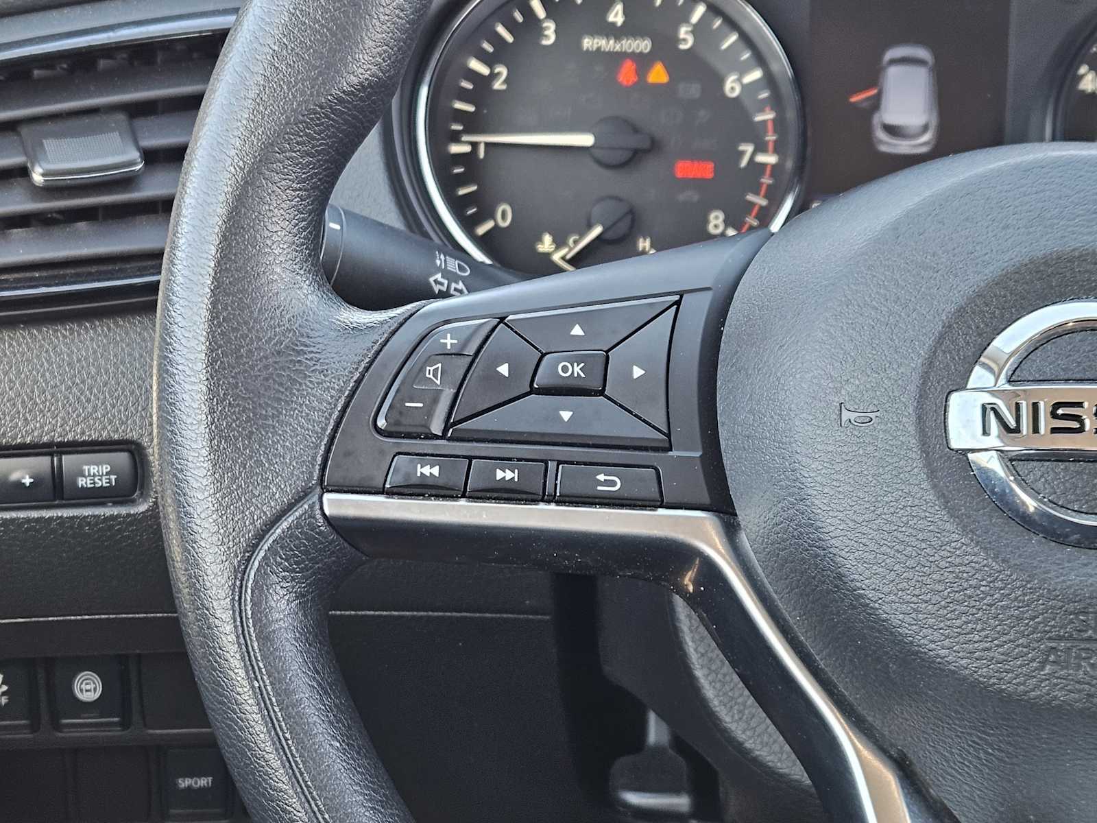 Thumbnail: 2020 Nissan Rogue Sport - 25