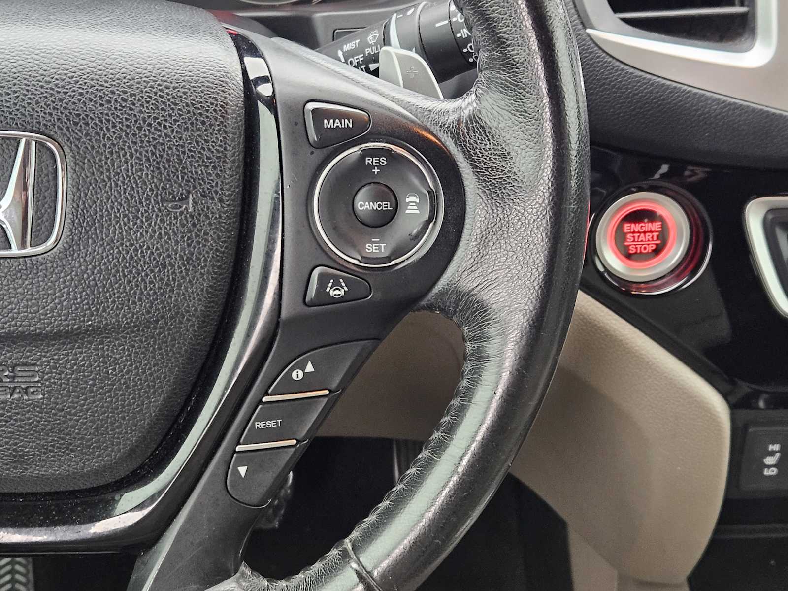 Thumbnail: 2017 Honda Pilot - 27