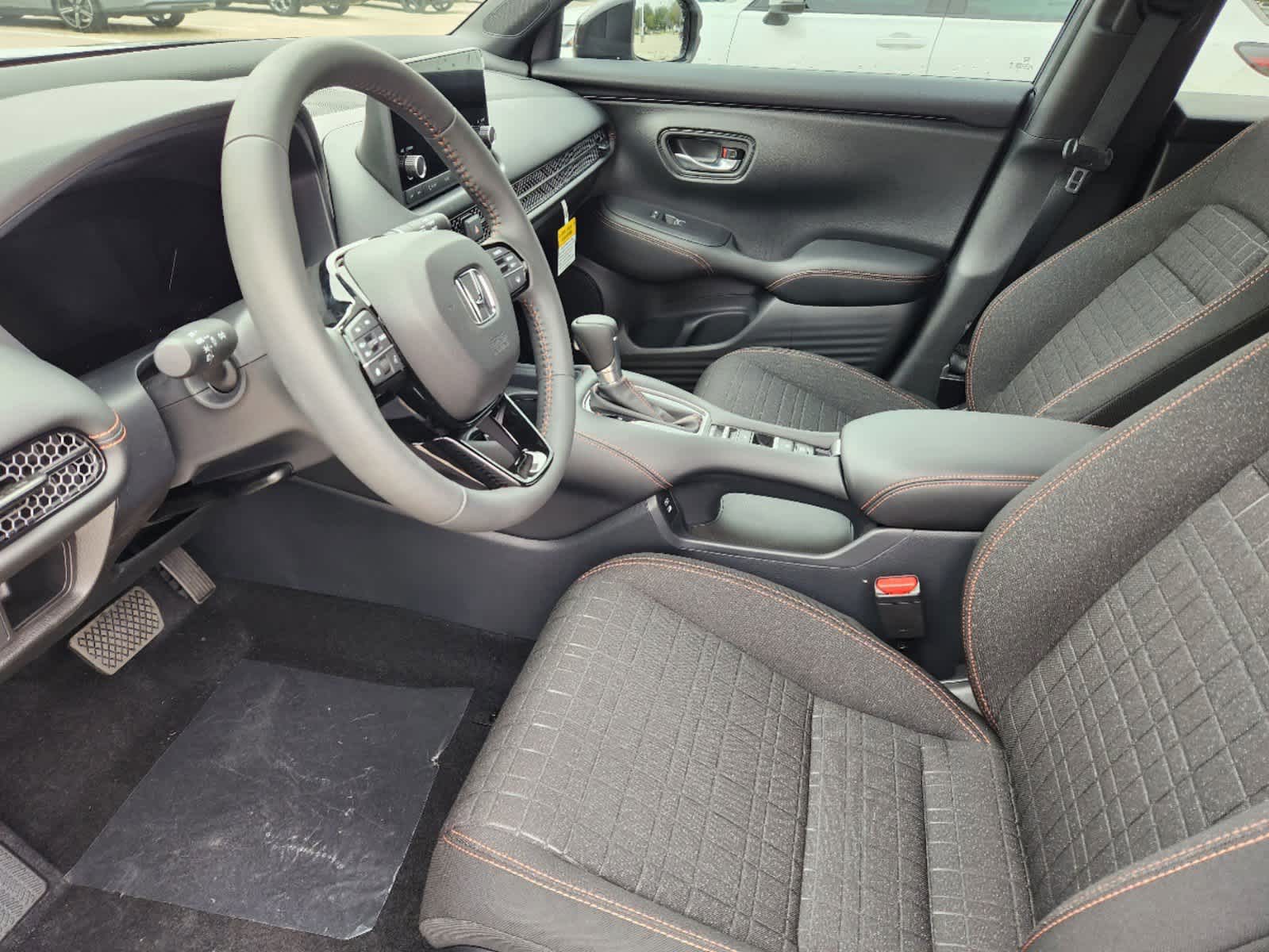 2025 Honda HR-V Sport photo 2