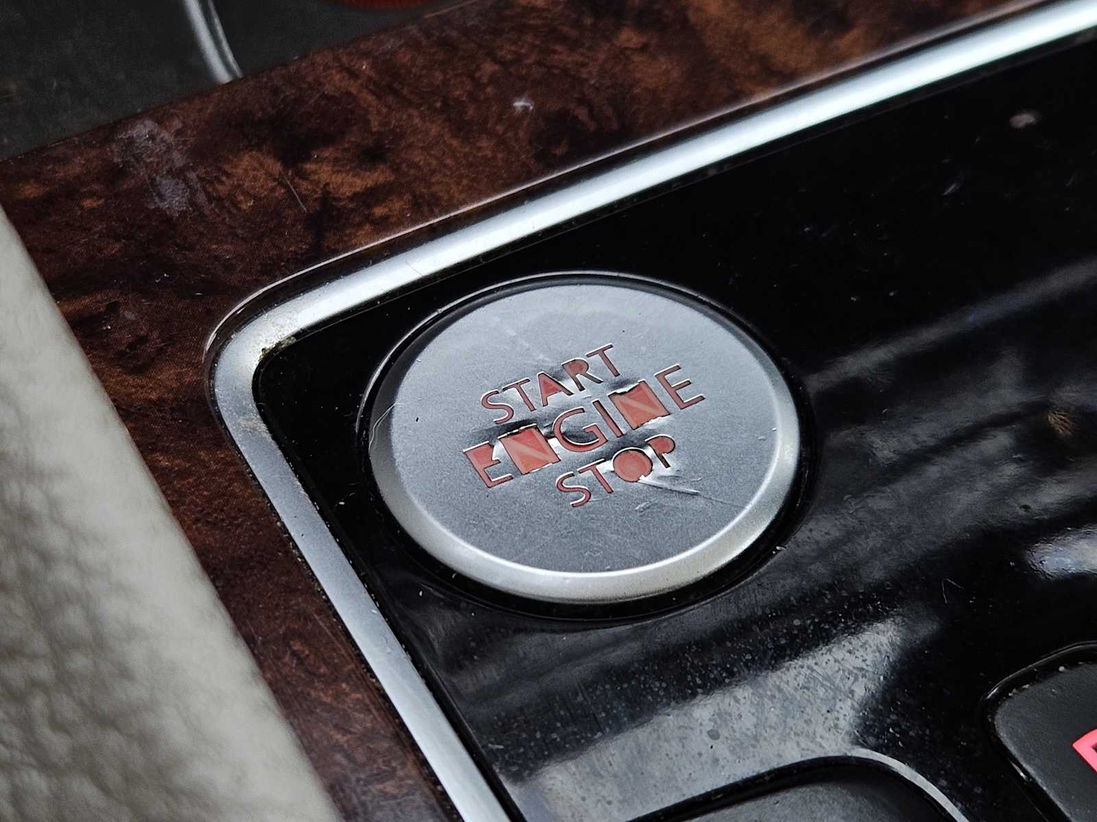 Thumbnail: 2013 Volkswagen Passat - 21