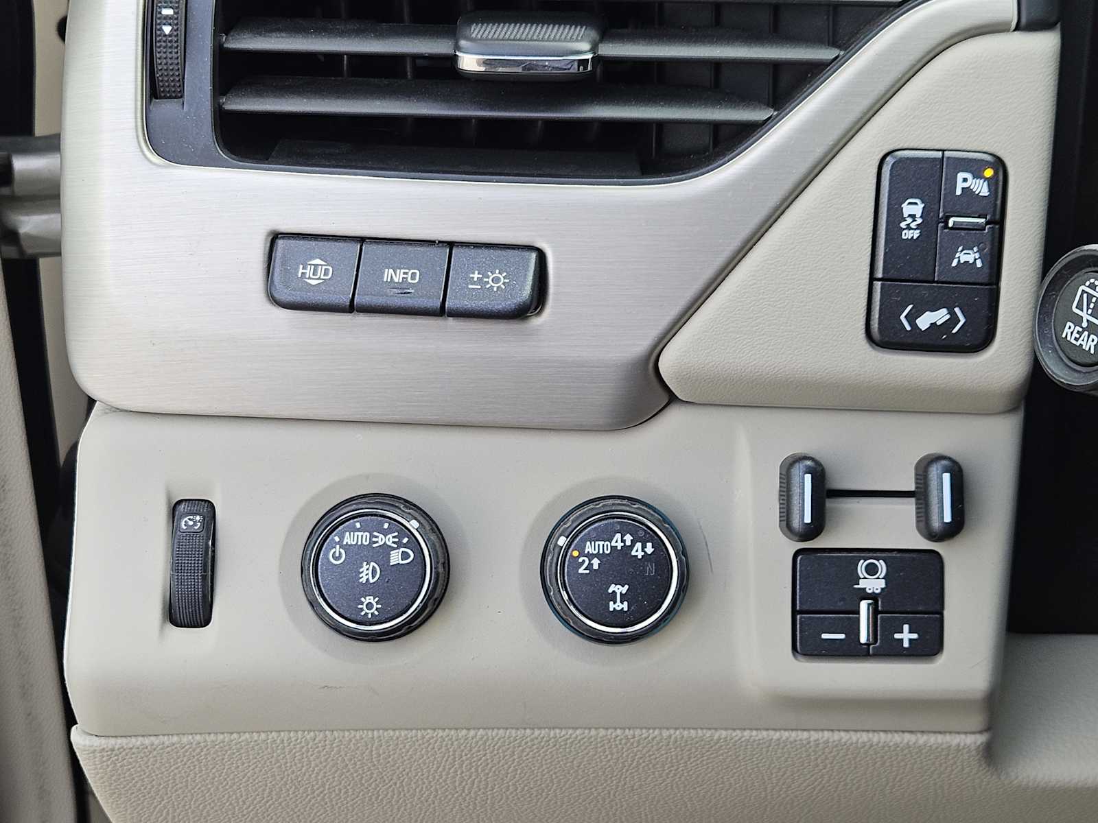 Thumbnail: 2017 GMC Yukon - 21